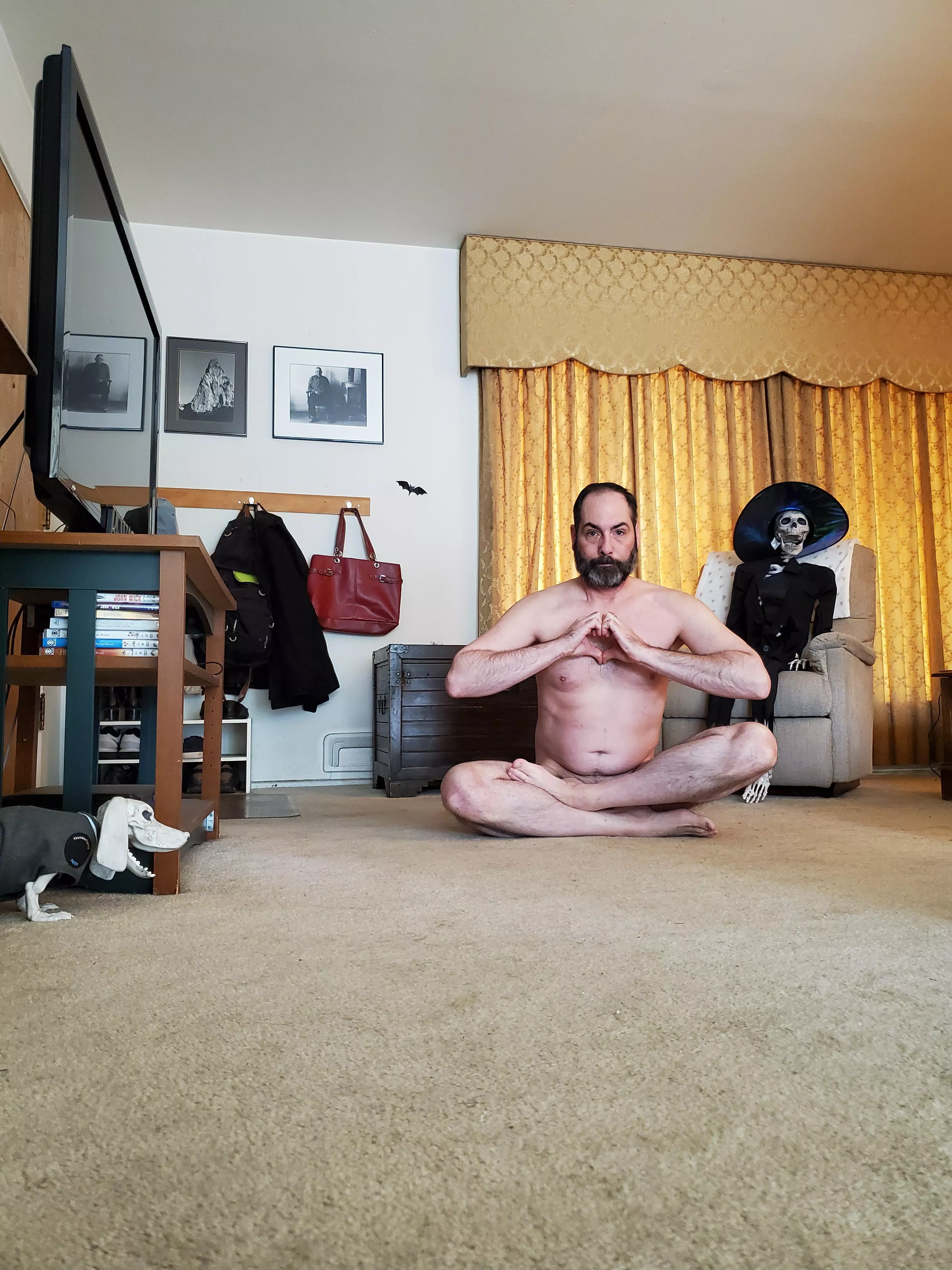 Sending love out to u/M_asin_Manci and all of you naked yoga enthusiasts from me in easy pose on this Sunday morning...easy like Sunday morning...join in if you'd like to, the more the merrier! Namaste 🕉🙏🙌😘 posted by nacktyoginerd