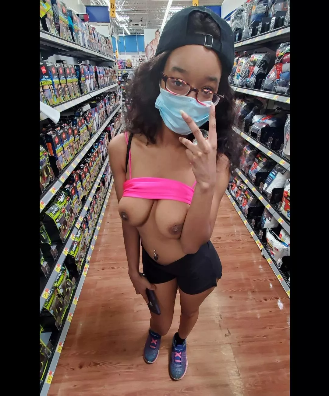 Sexy Dark Girl Flash Her boobs at wal mart â¤ðŸ¥µ posted by big_boobs_fan21