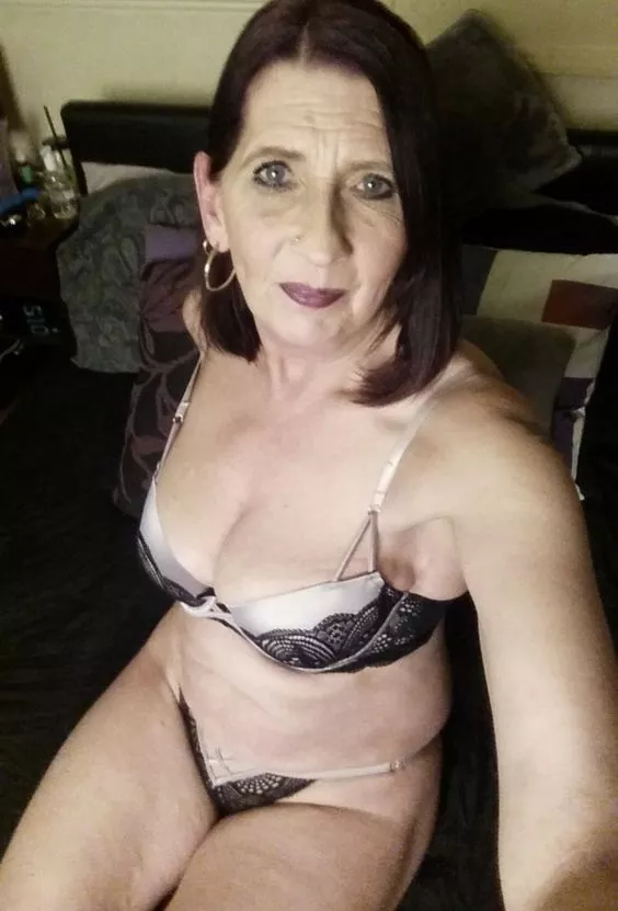 Sexy gilf posted by Kyle_Singer