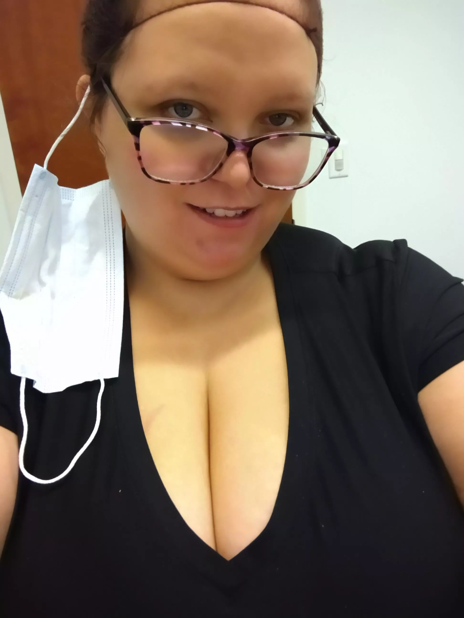 Sexy lunch lady cleavage. posted by TradeInteresting2798