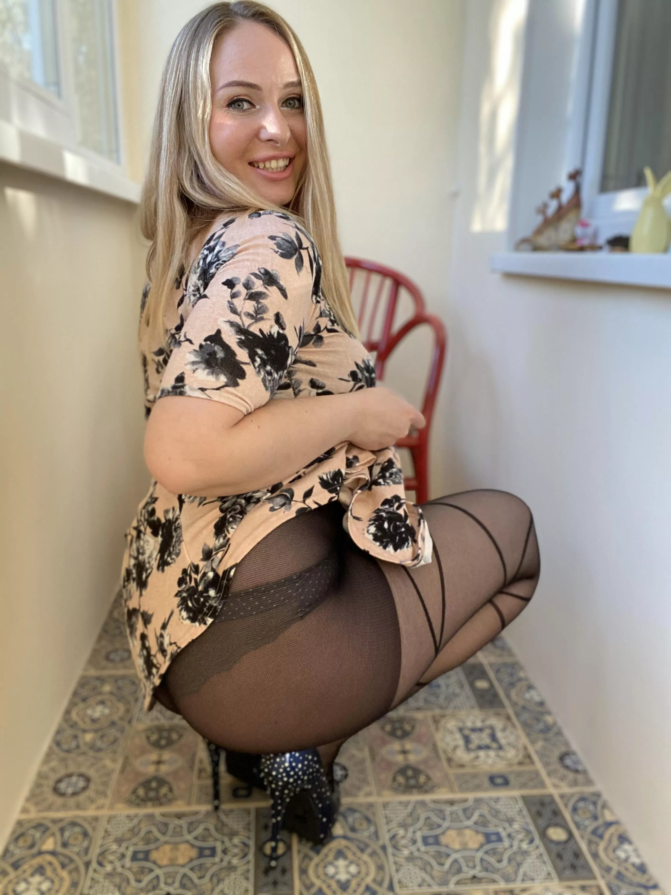 Sexy pantyhose with black lines posted by Carty_ti