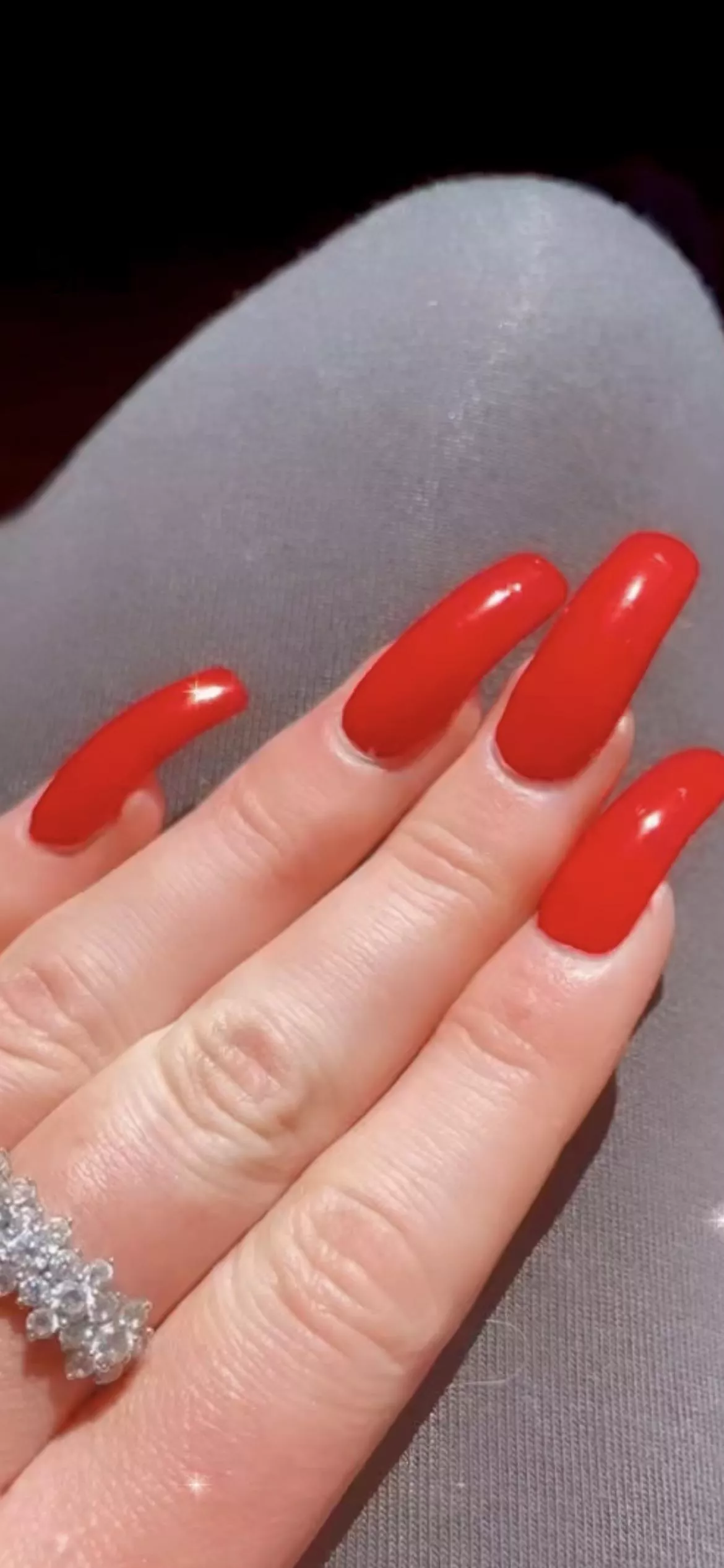 Sexy red claws posted by missfeetandfingers