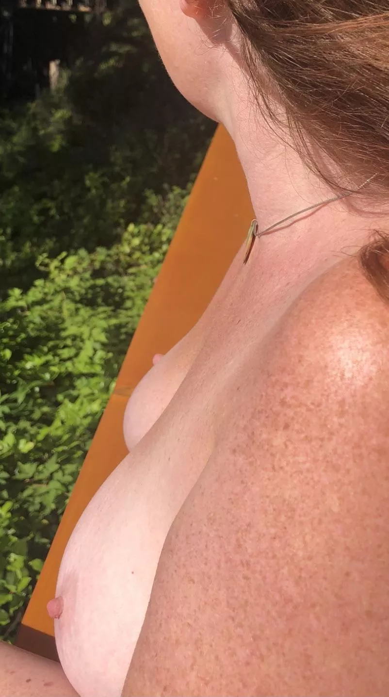 Sexy sunny freckles posted by girlonherknees