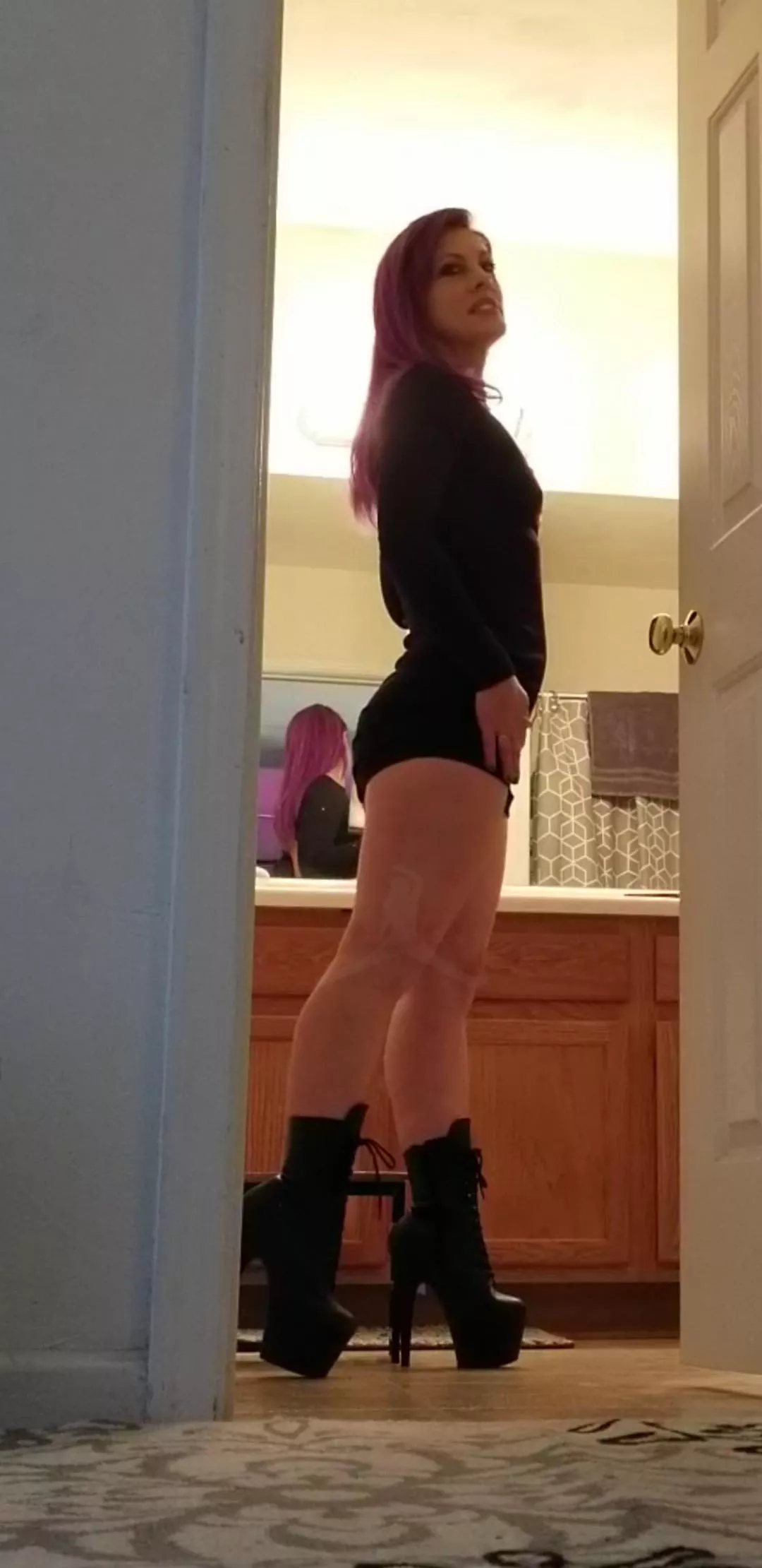 SexyLadyInBoots, 39F posted by RaveNEsq69