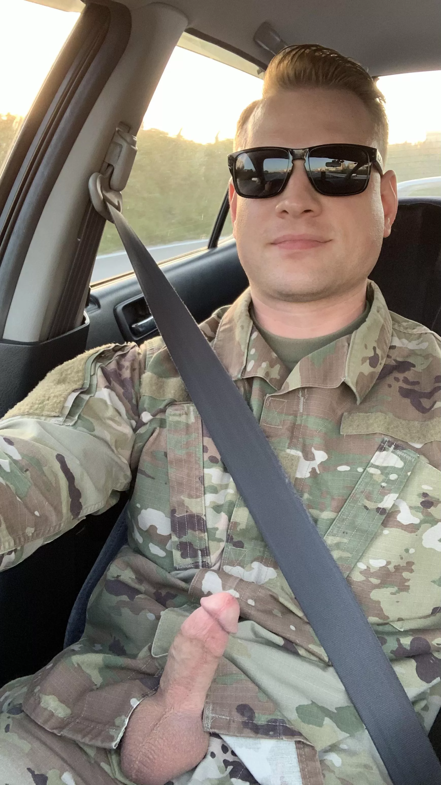 Sgt Schlong 🍆 cruzin in traffic 🚘 ladies military cock buffet all u can eat 🤤 posted by Blancod35