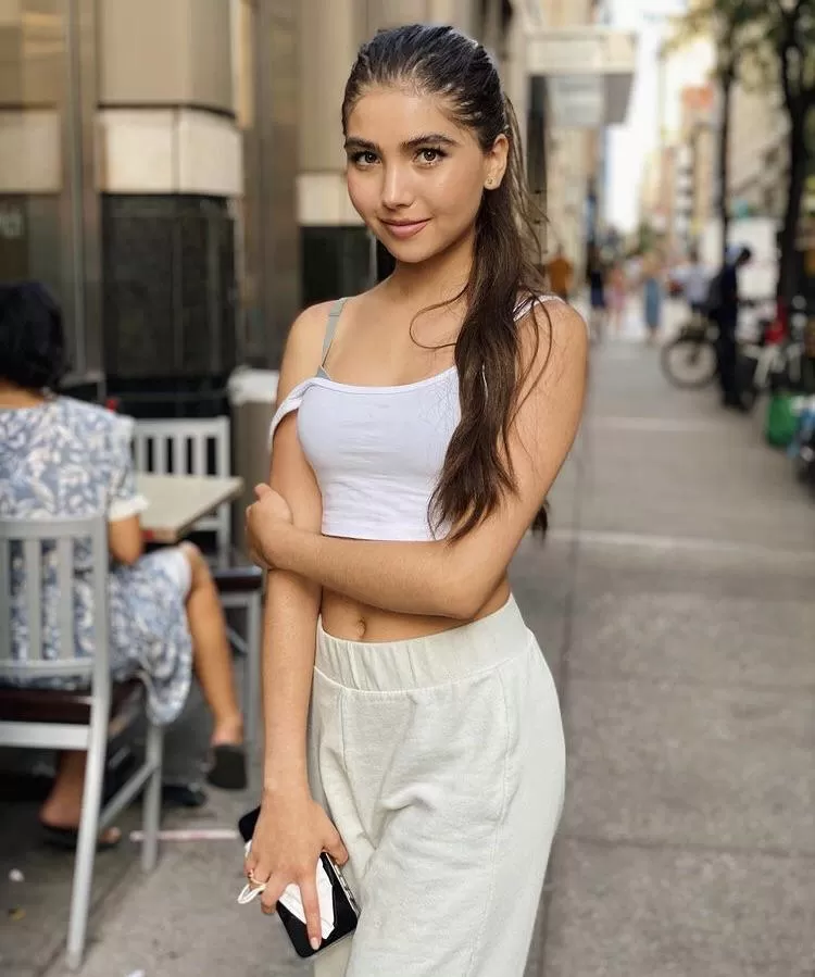 Shaira Peláez posted by alejour