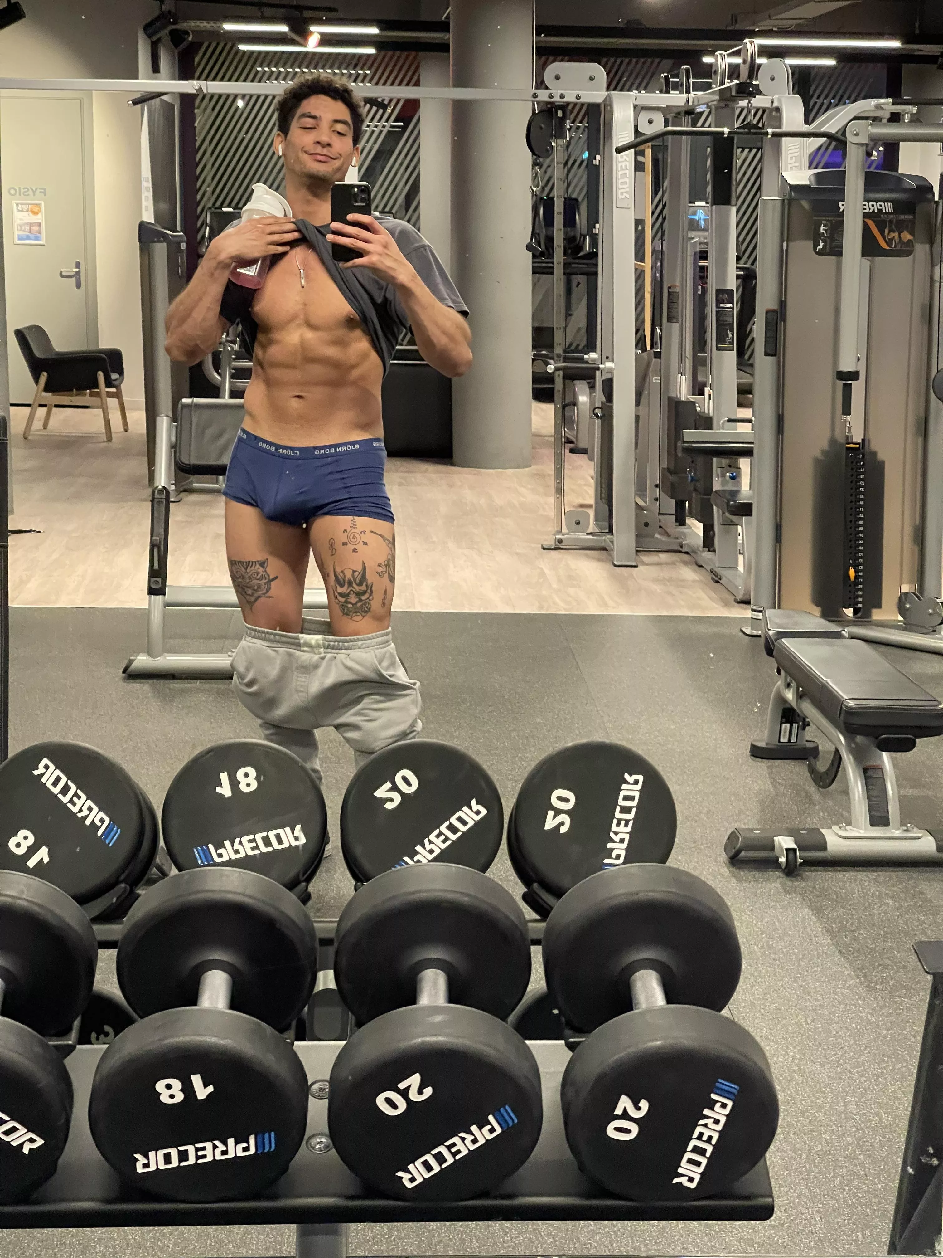 Shamelessly taking picture of my bulge in a crowded gym🤪 posted by lextin-fit