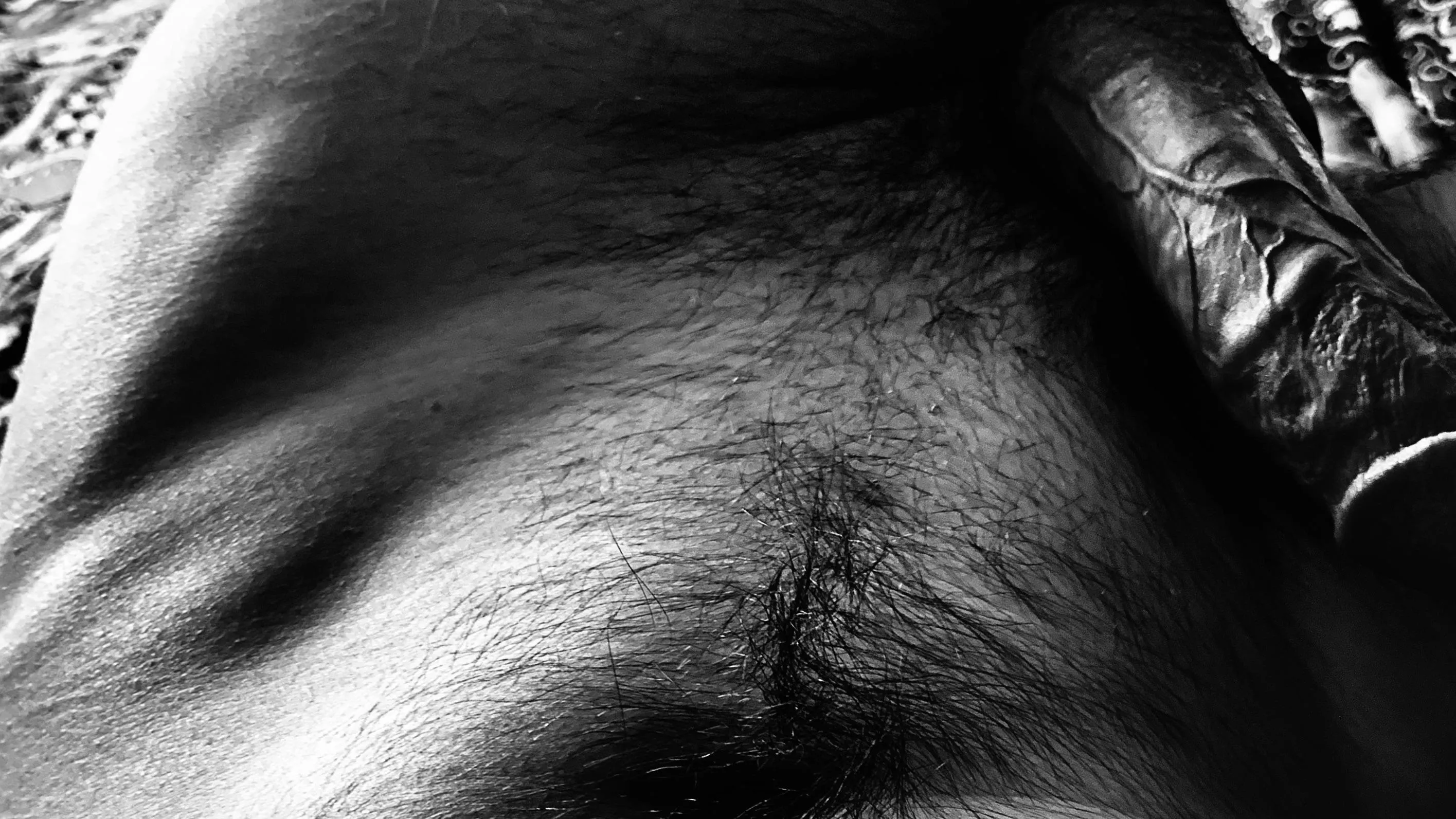 sharp contours in b&w posted by redalt01