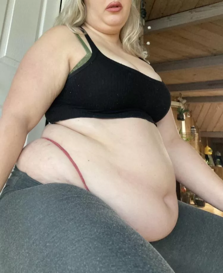 she ain’t missing no meals 🐽 posted by myfatblondegf