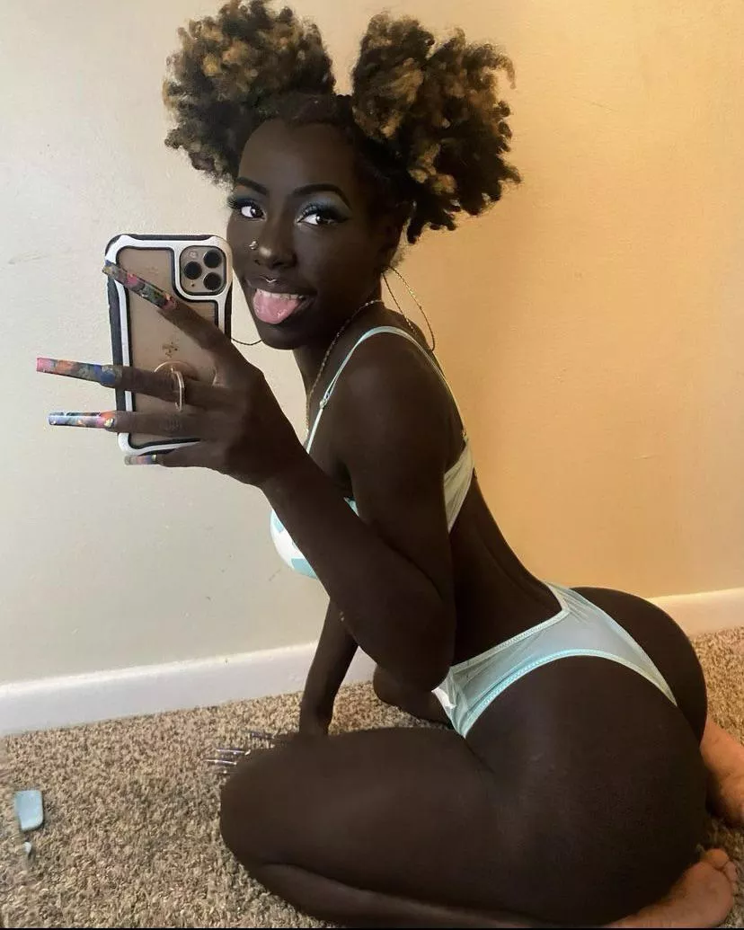 She’s bae 🍫👸🏿 posted by Candid-Sand