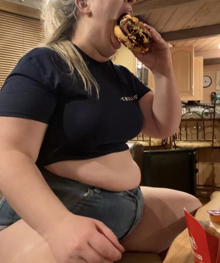 She’s in a serious committed relationship with triple bacon cheeseburgers 😂 posted by myfatblondegf