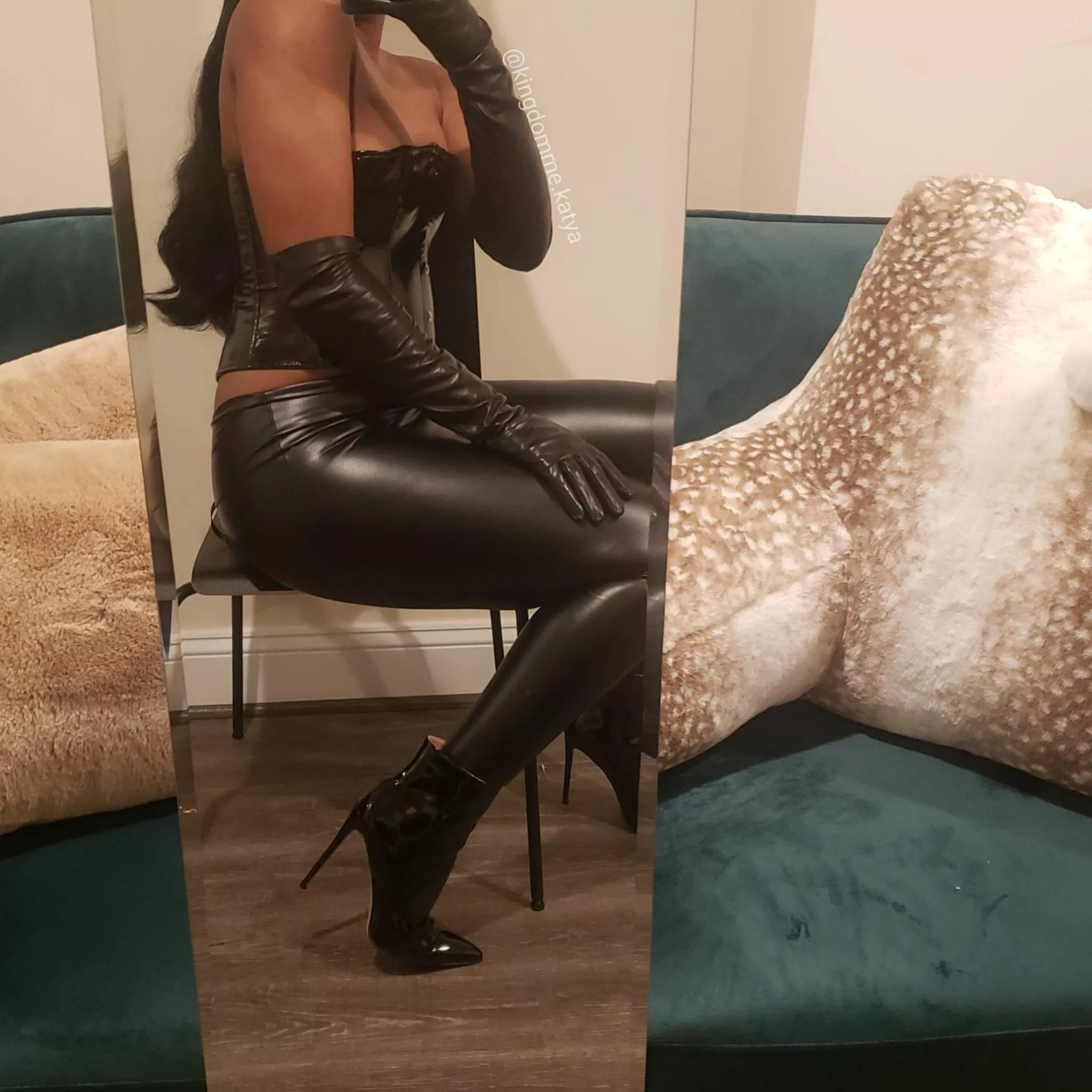 Shiny patent booties! 🥵 posted by kingpinkatya