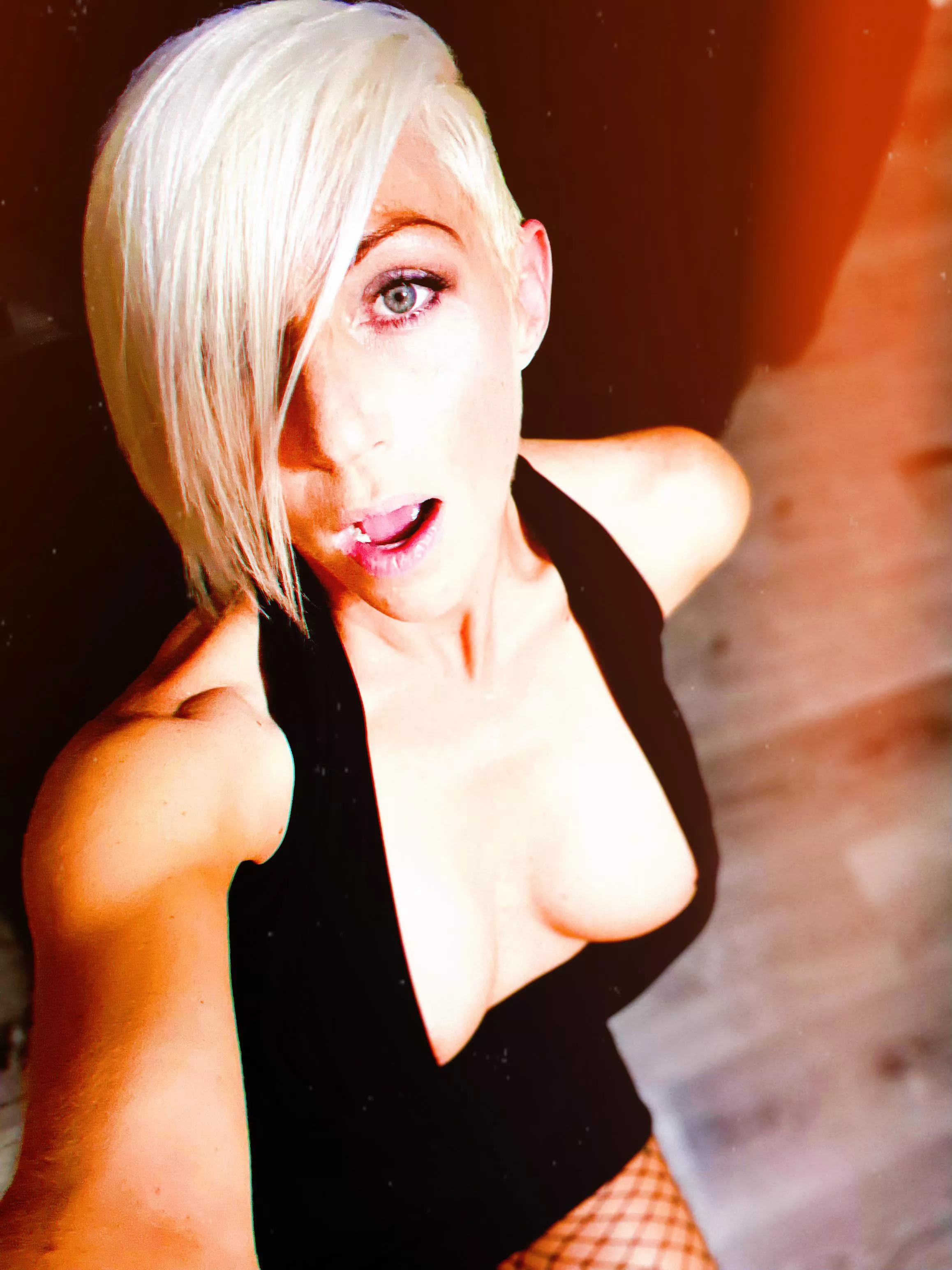 Short haired blondes, have more fun! posted by VirusLanky6228