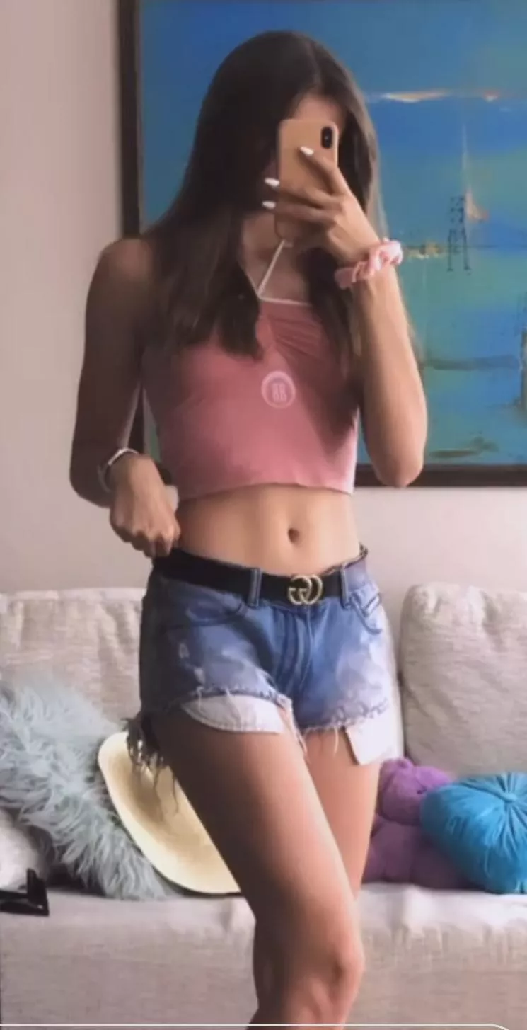 Short shirt and short shorts posted by sexmakesbabieswhoa