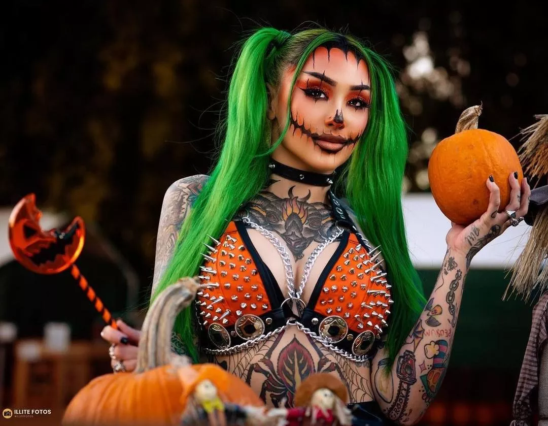 Shotzi is one sexy pumpkin ðŸŽƒ posted by theman6669