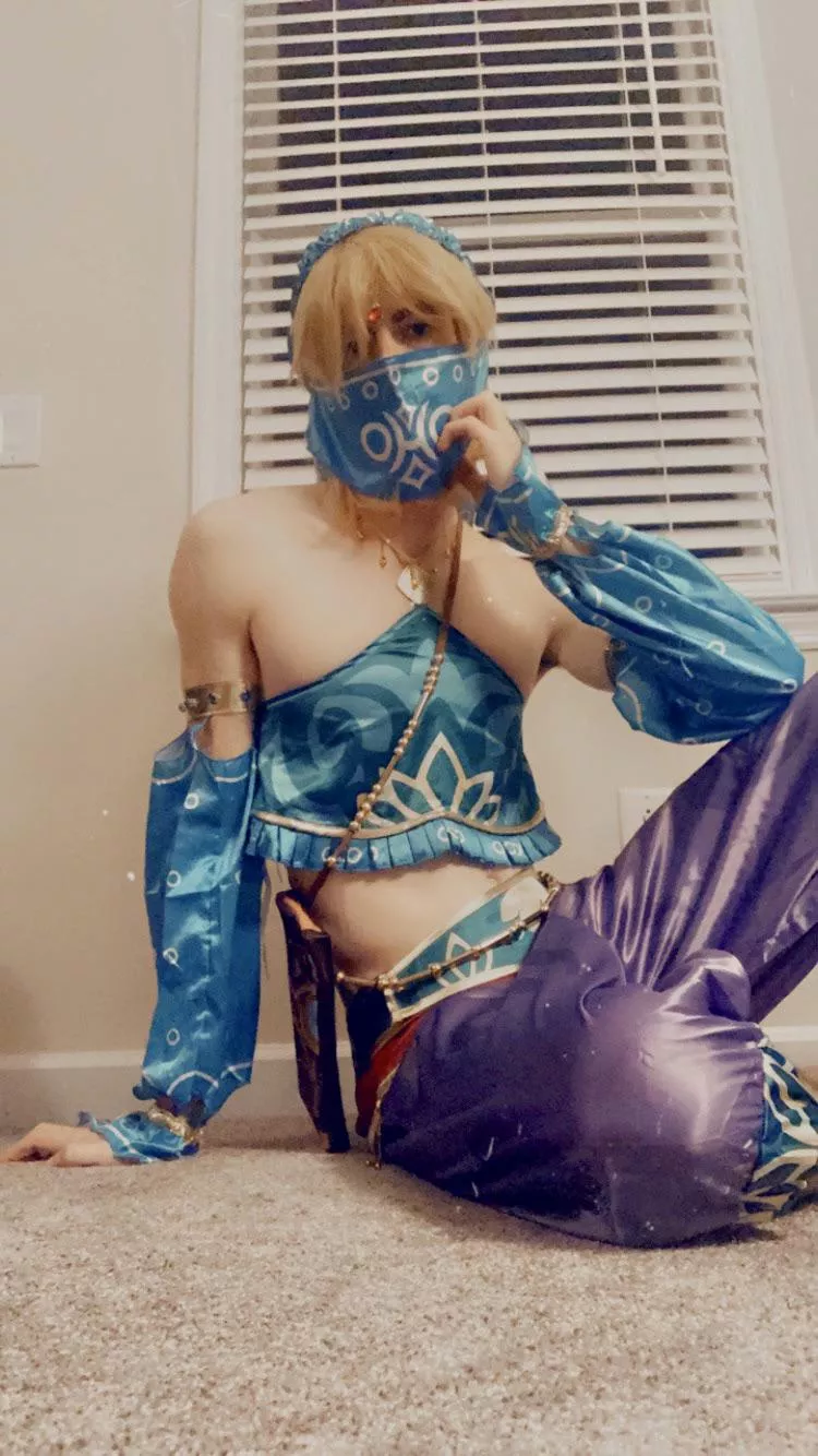 Should I post more femboy Link content? 👉👈 posted by distraway