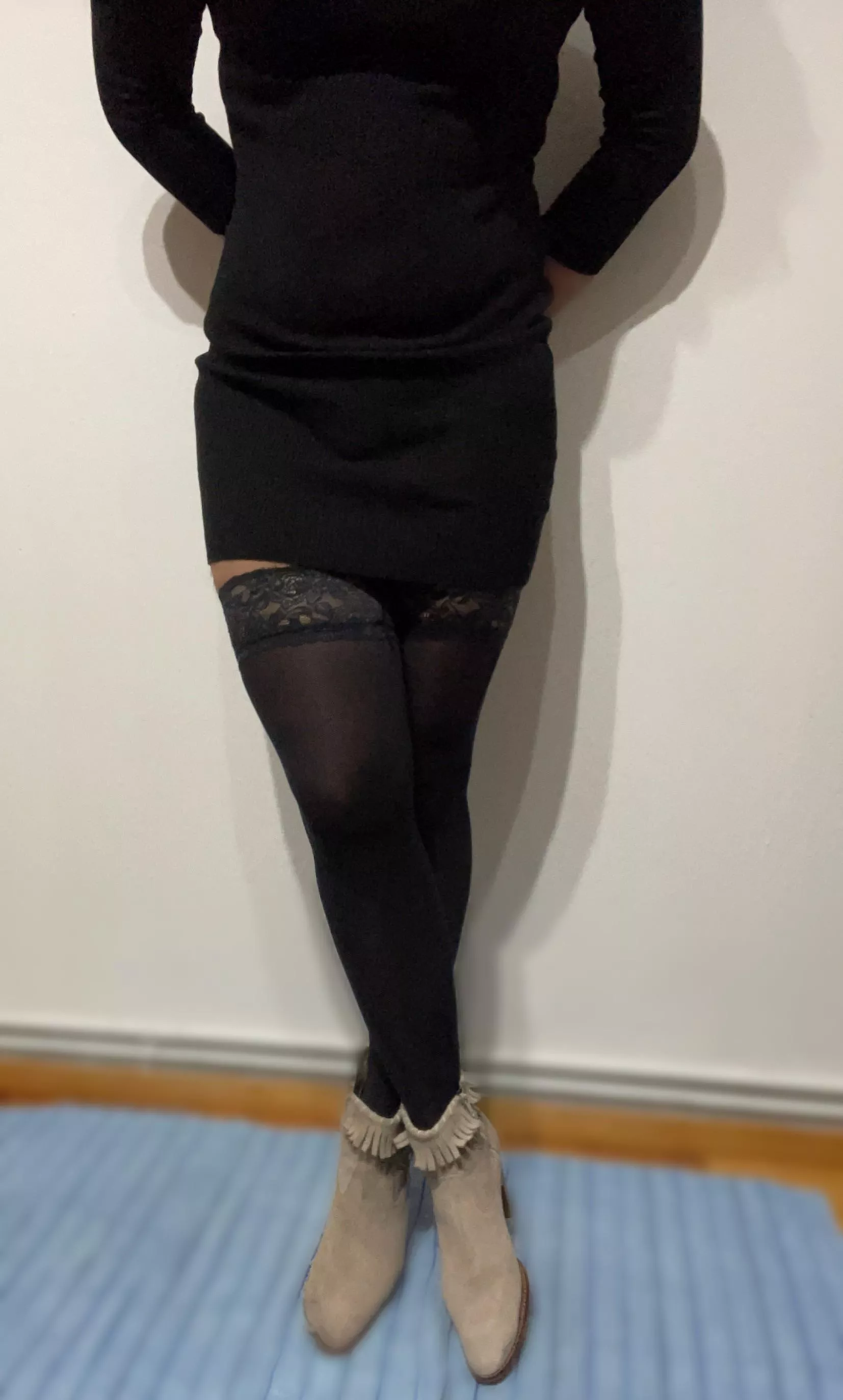 Should I wear pantyhose instead? 🤔 posted by Tsontes68