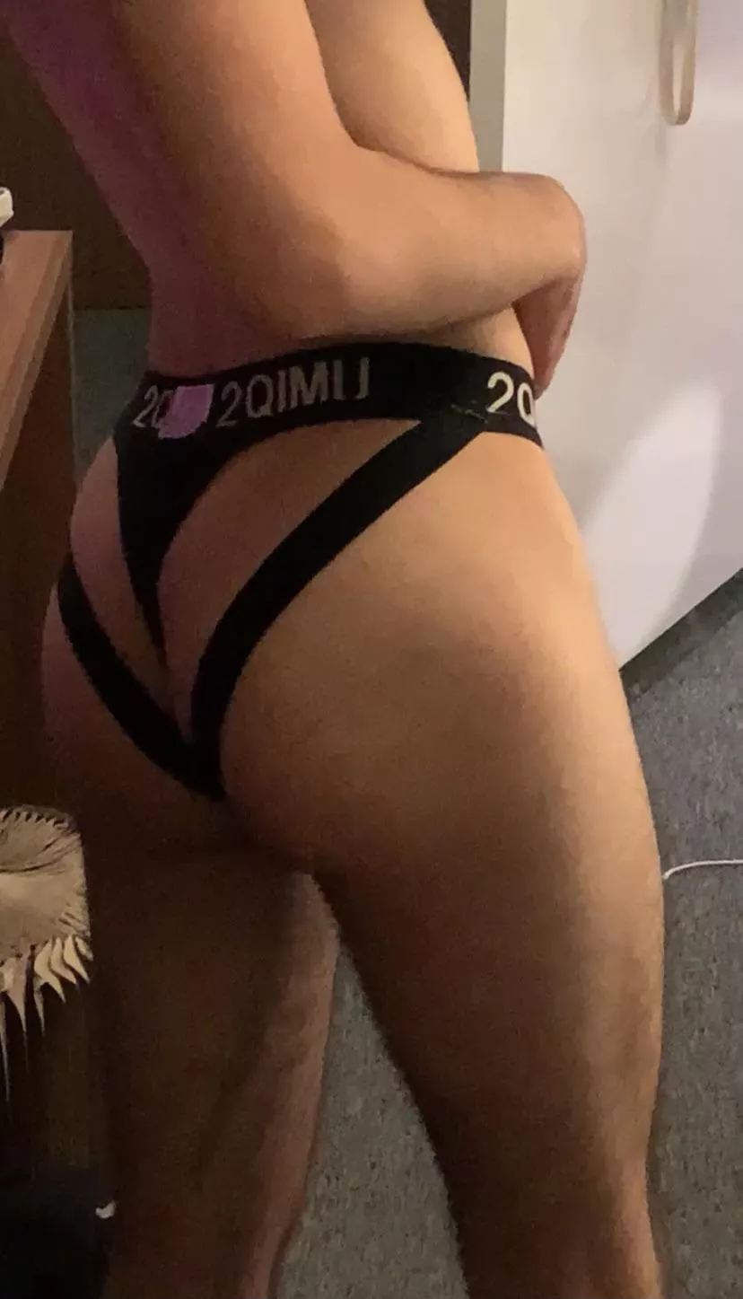 Should I wear this to the gym more often? posted by throwaway__curious2