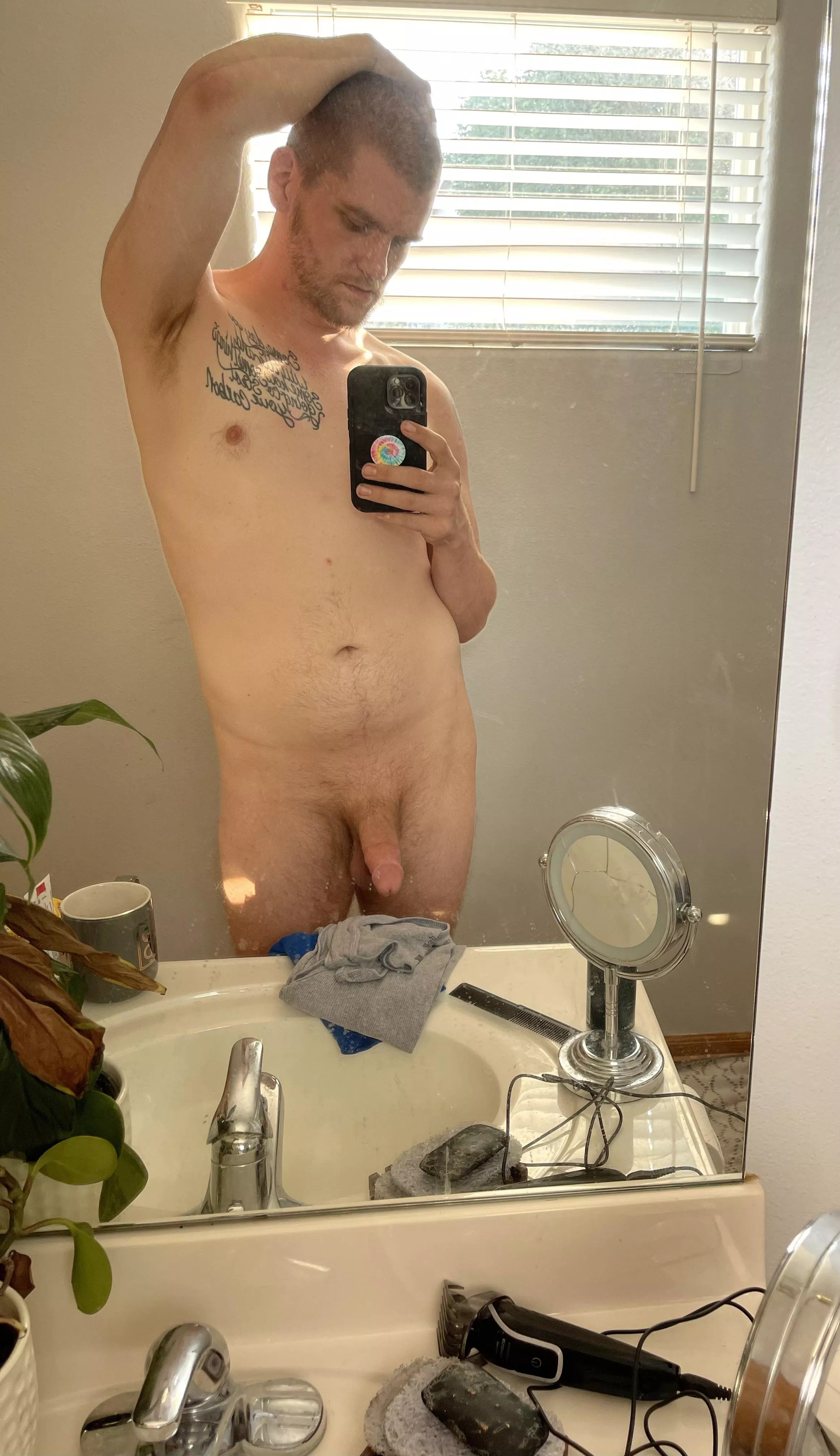 Showering then gayming ;) need a duos partner or even a squad 🤤🤤 posted by W0AHITMOODY