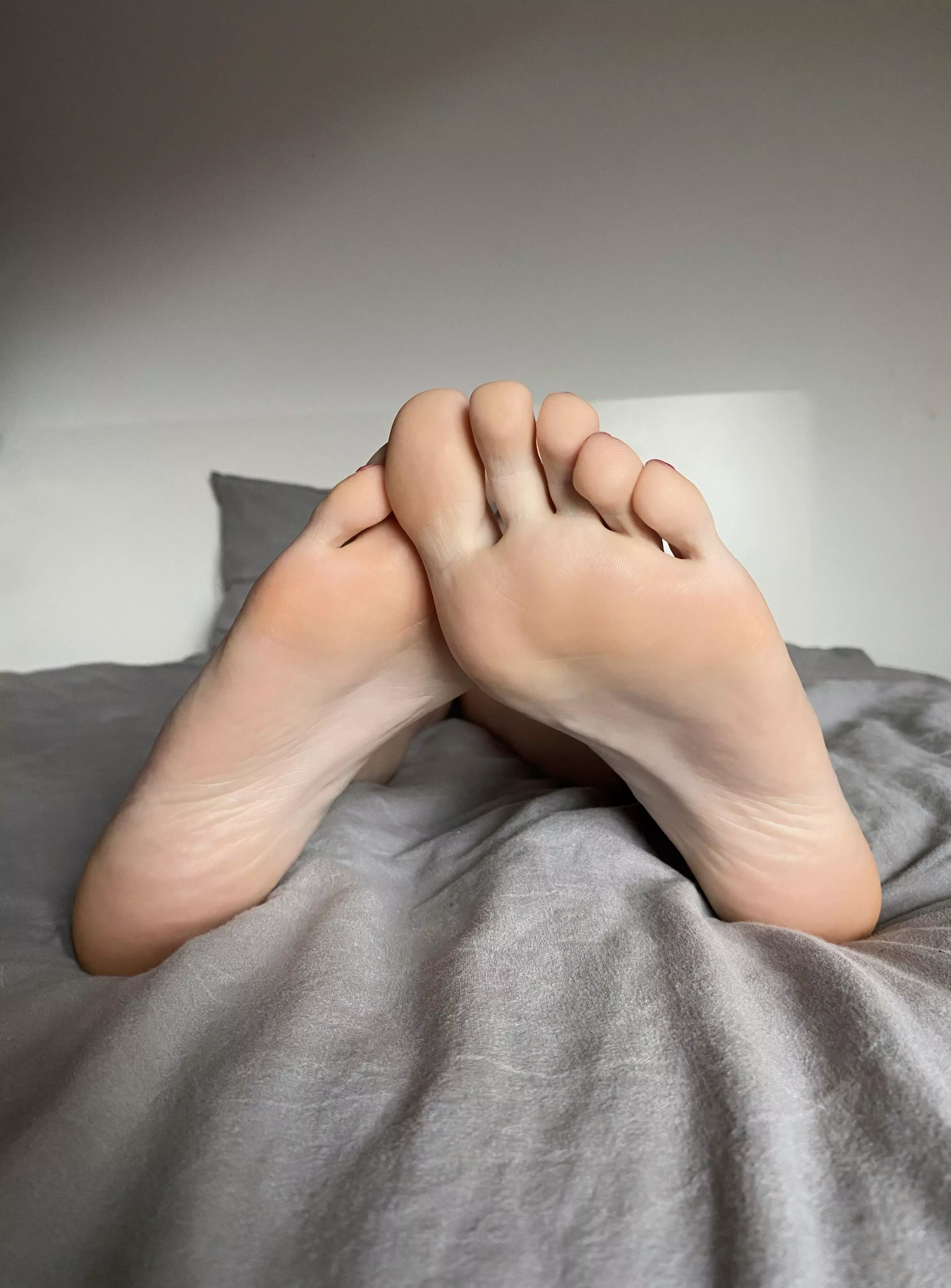 Shy soles👉👈 posted by averyysworld