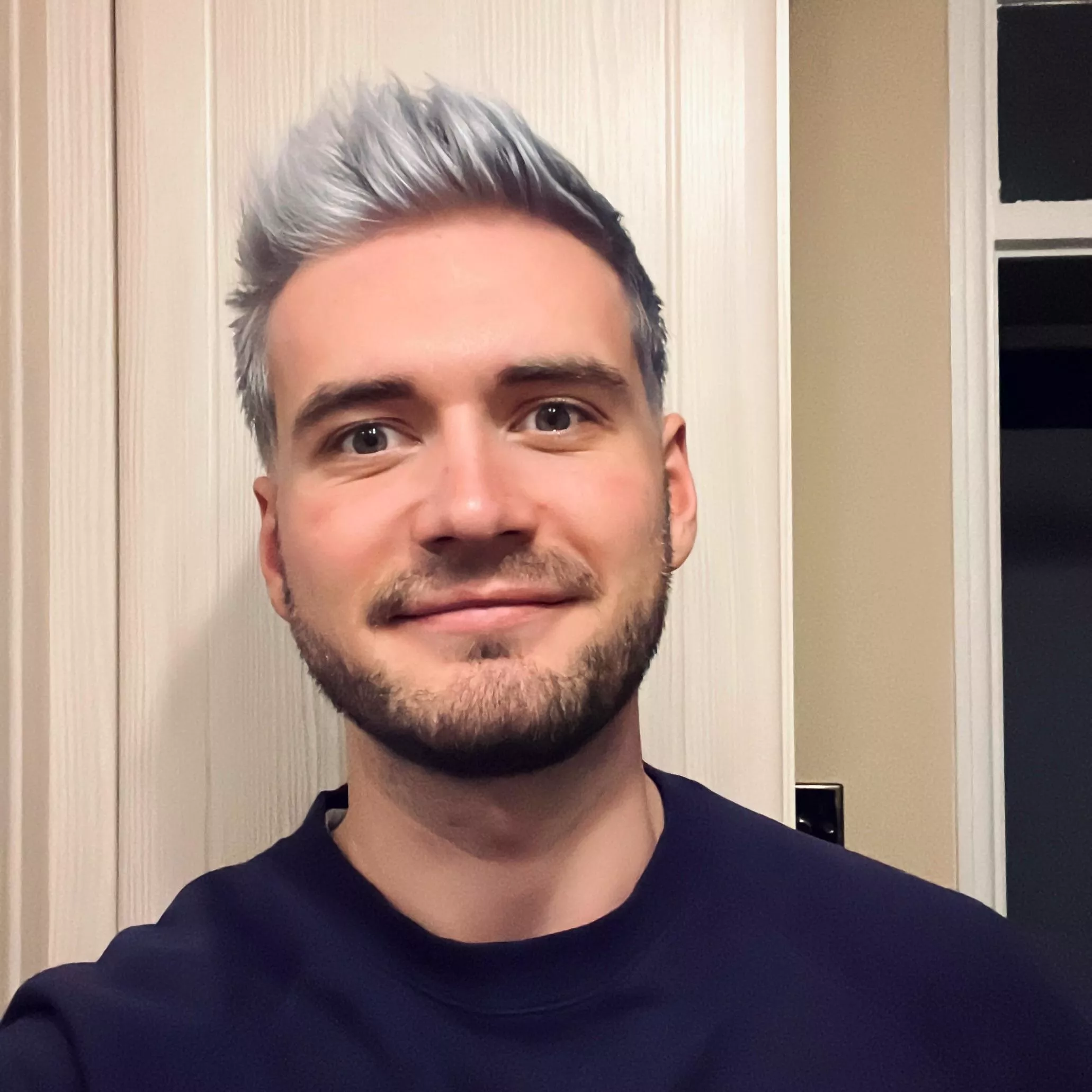 silver fox ðŸ‘¨â€ðŸ¦³? posted by awitlesssir