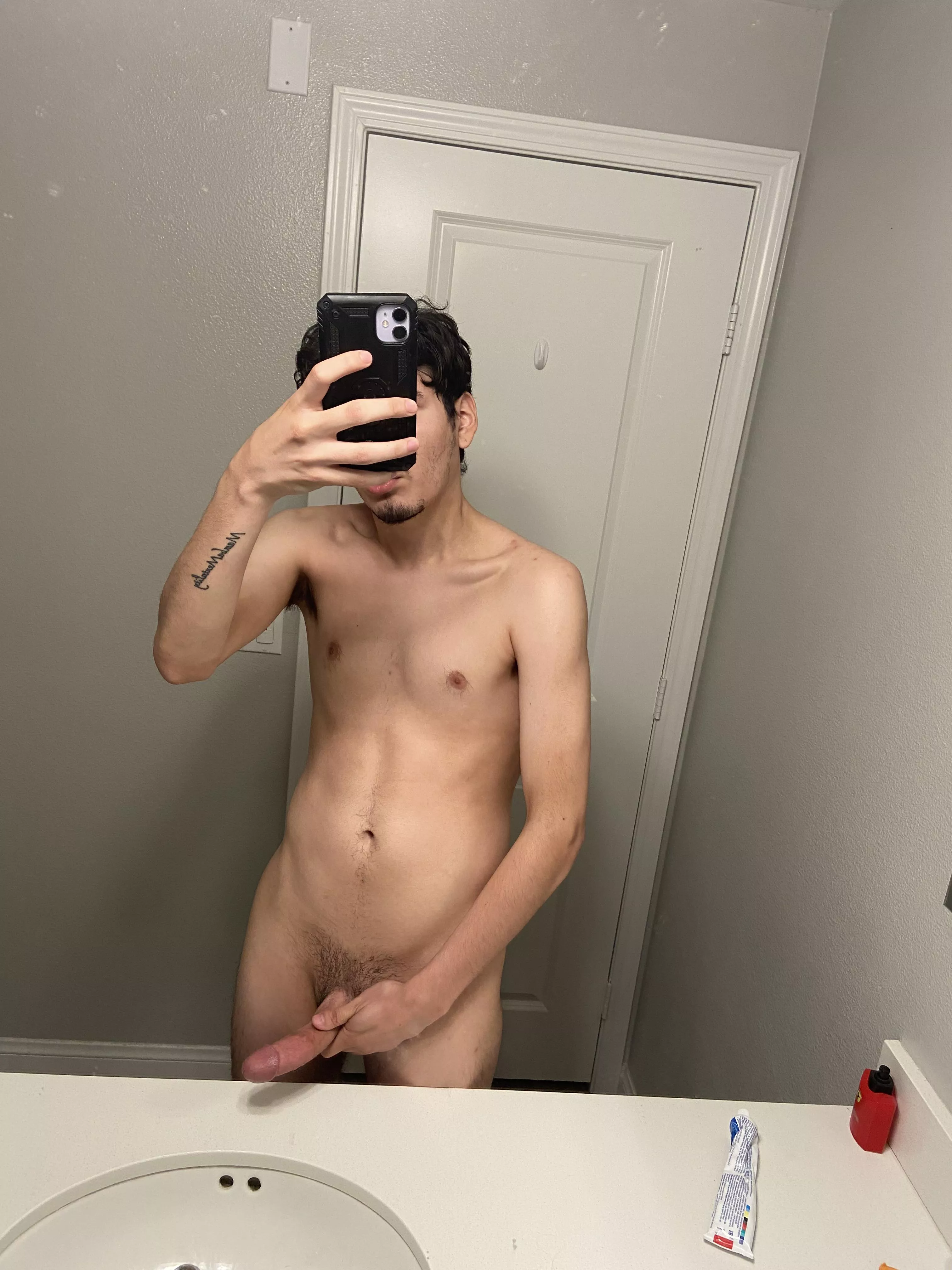 skinny guys packin too (; posted by AdamLzzz