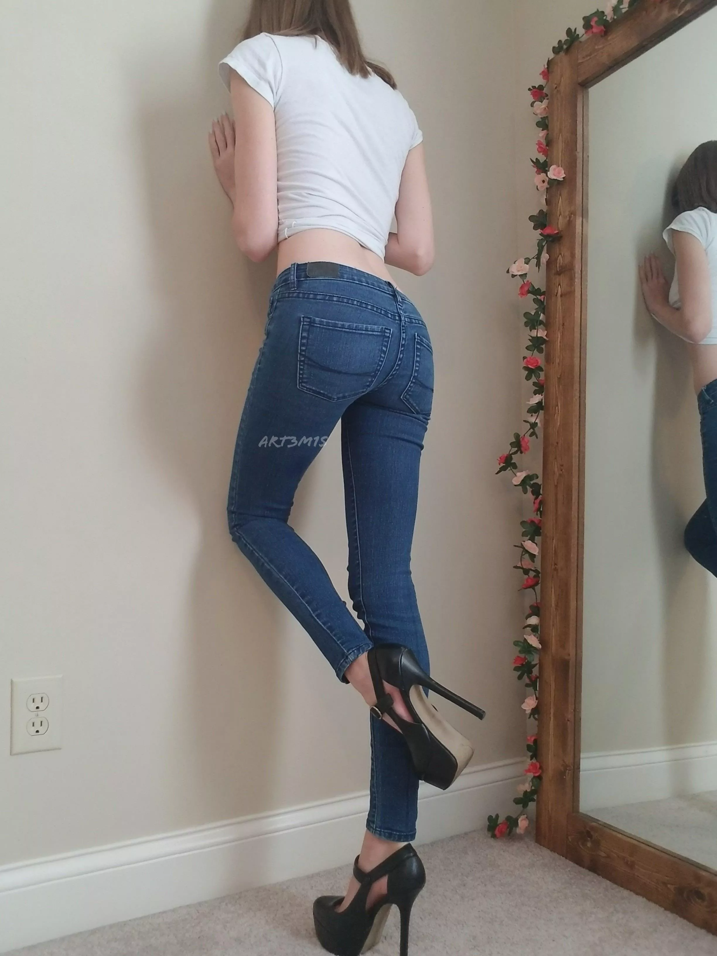 Skinny jeans and high heels posted by Art3m1ss_