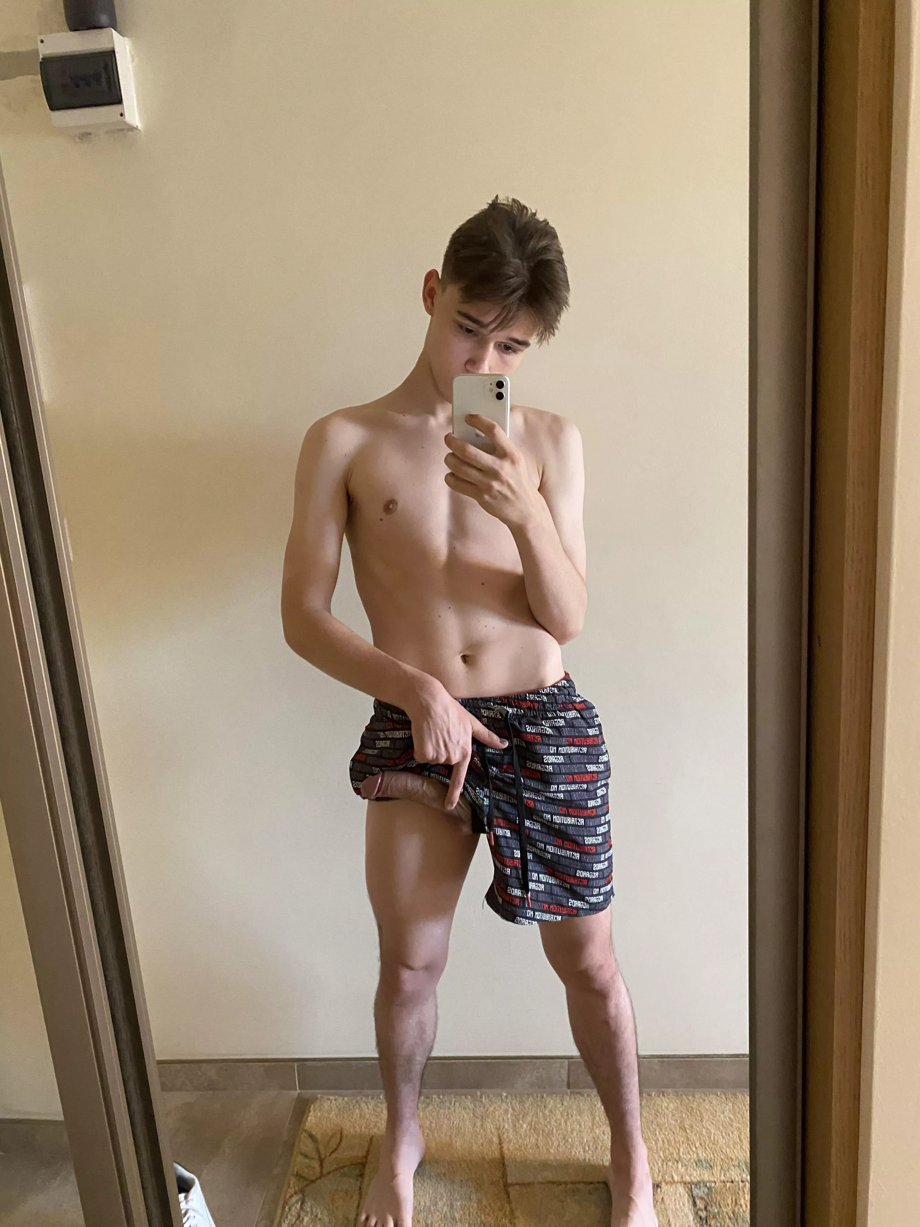 Skinny twink, big dick ðŸ† posted by sunboyxxl