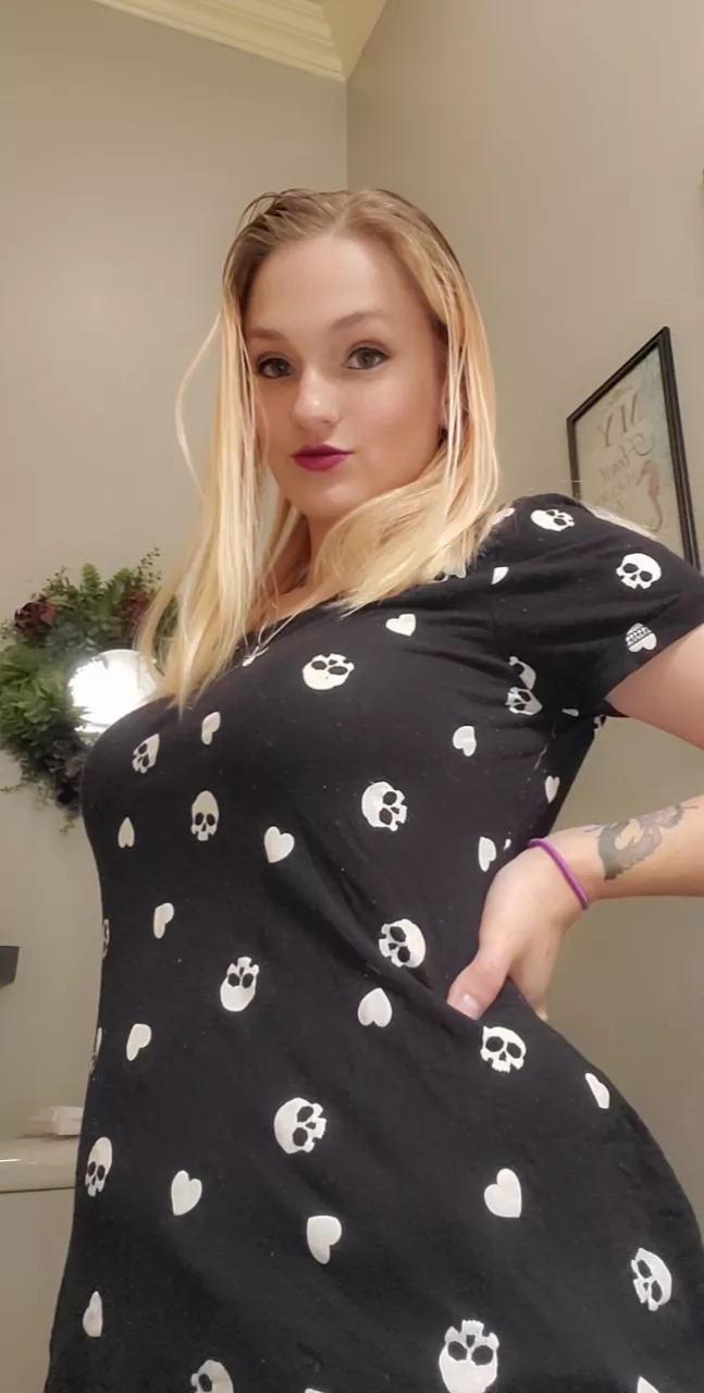 Skull shirt showing the curves posted by Medusagoddess2