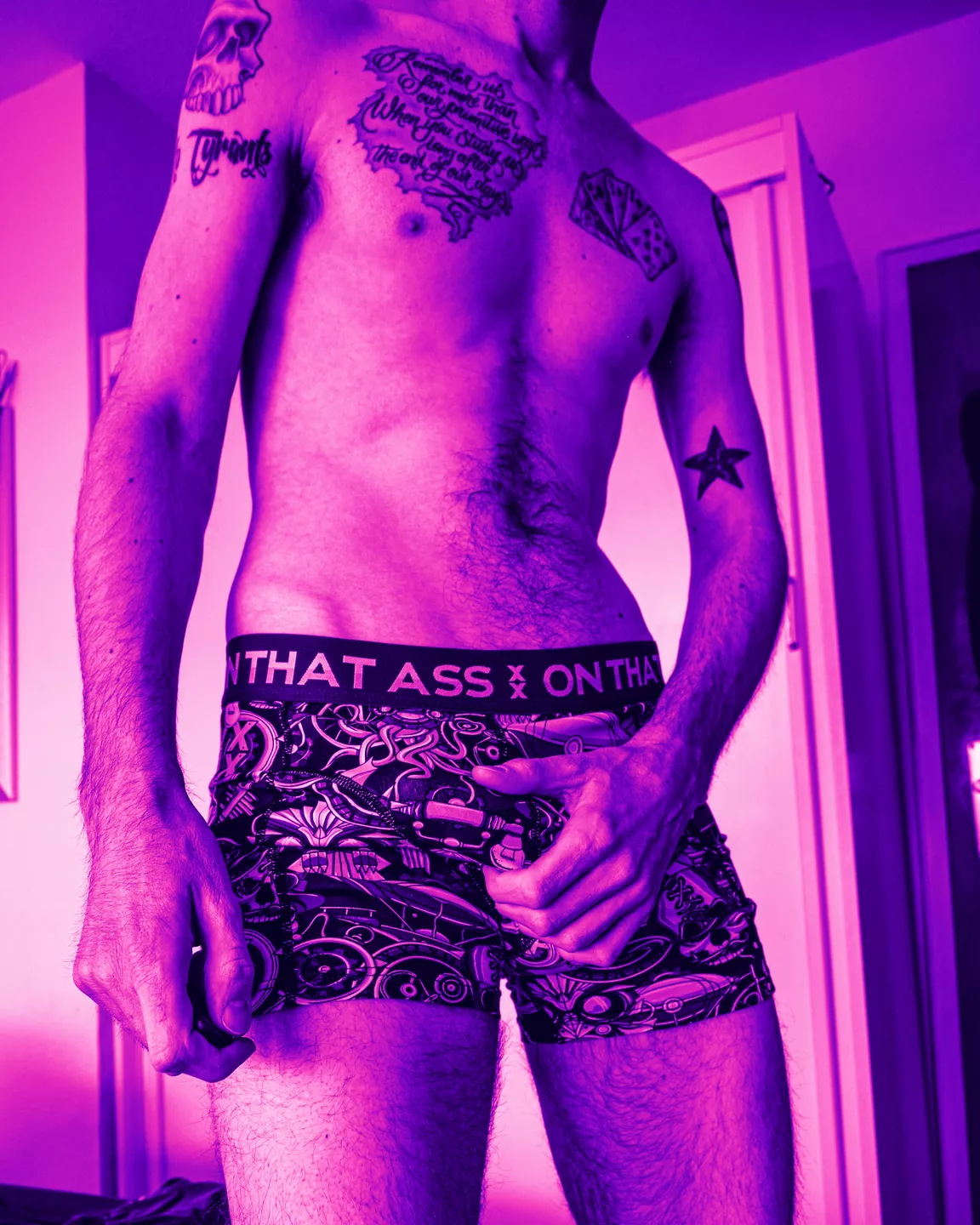 Slim, Toned, Tattooed, Kink & 420 friendly ðŸ³ï¸â€ðŸŒˆ, 300+ posts ðŸ“¸Send requests ðŸ¤— Be sure to engage ðŸ‘ Cheap promos on my free just get in touchðŸ’¯ posted by Broodingaf