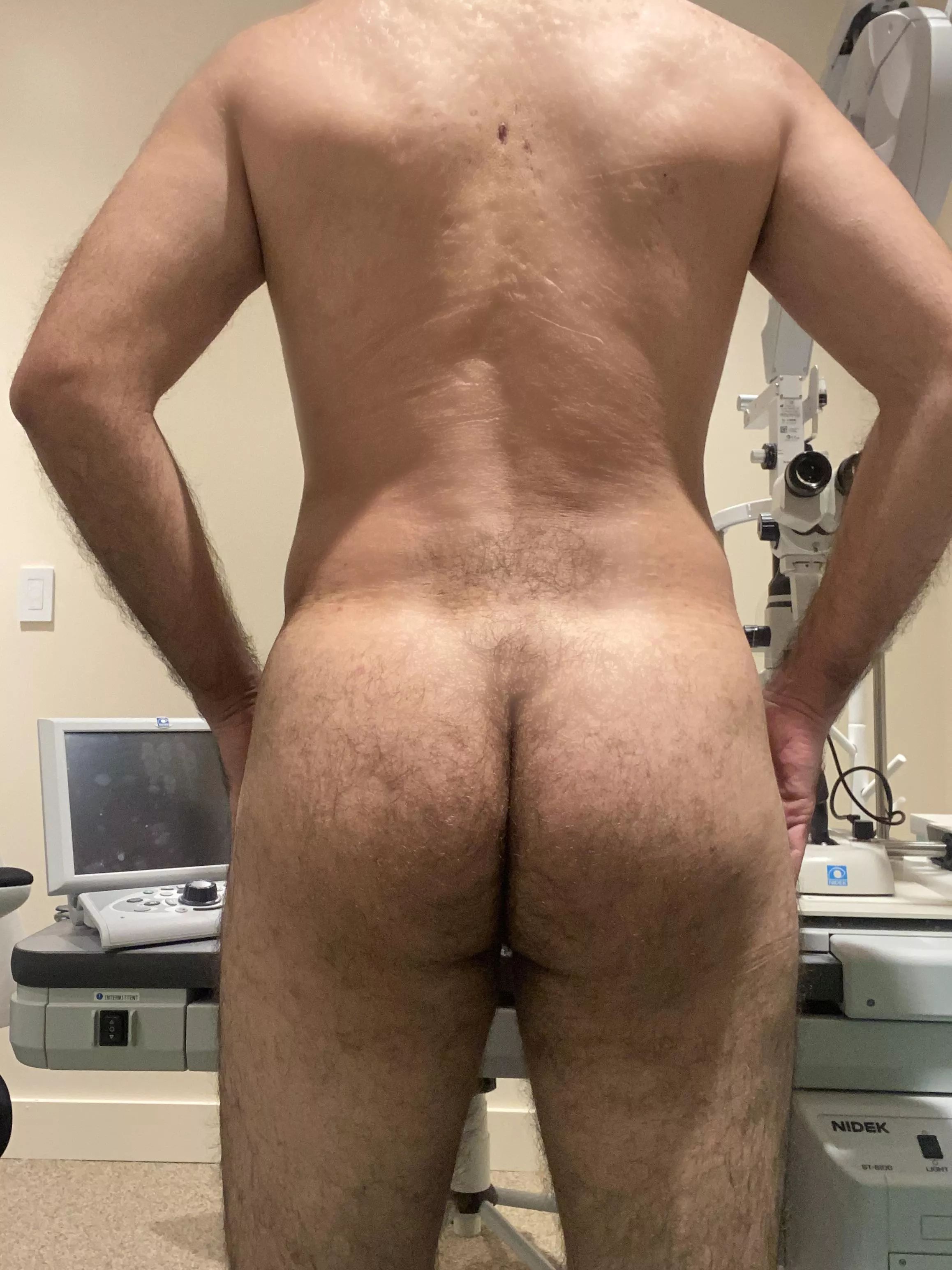 Smack this doctorâ€™s ass;) posted by gluteus2