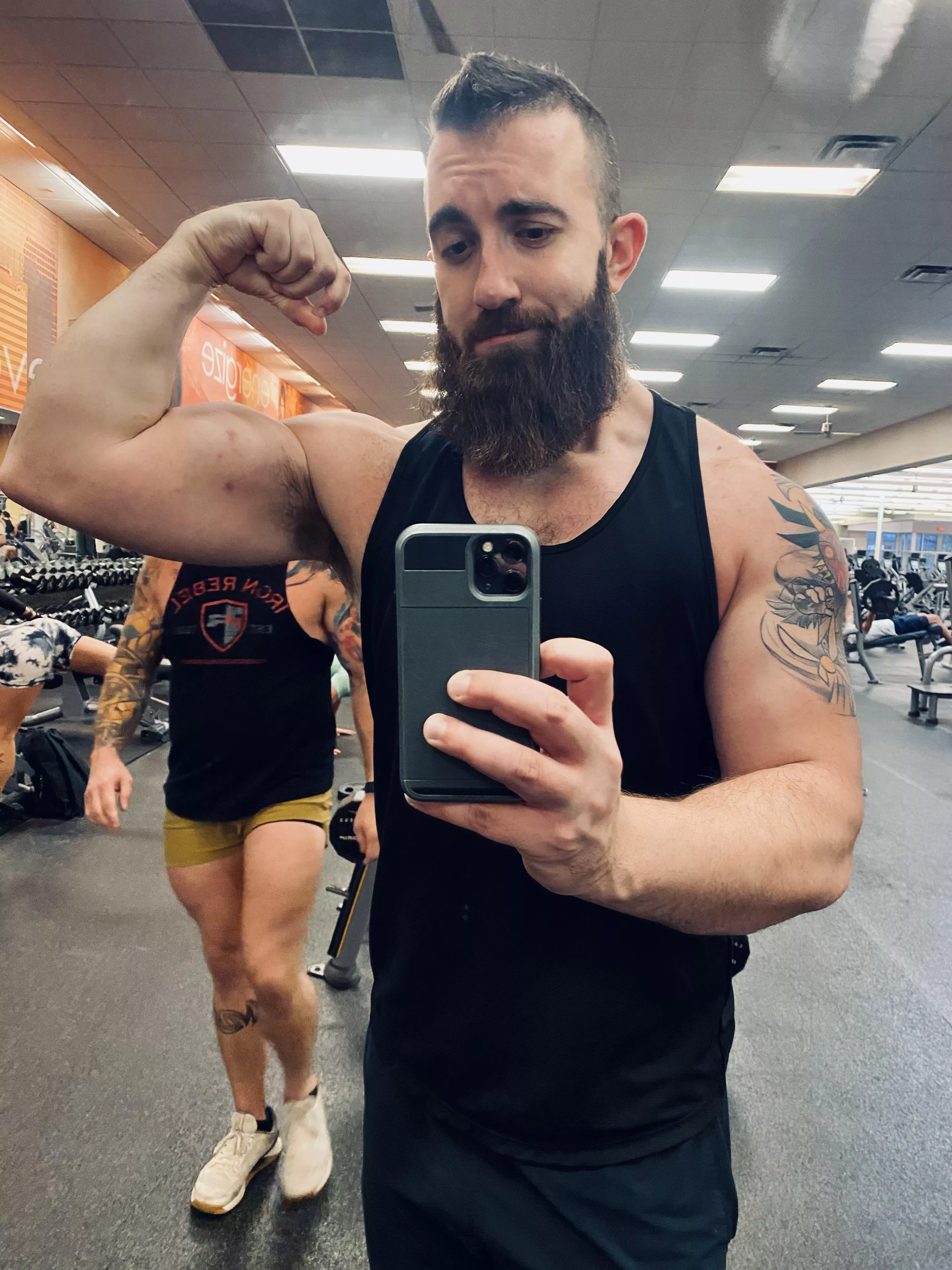 Smelly pits after a long arm workout posted by pakman1991