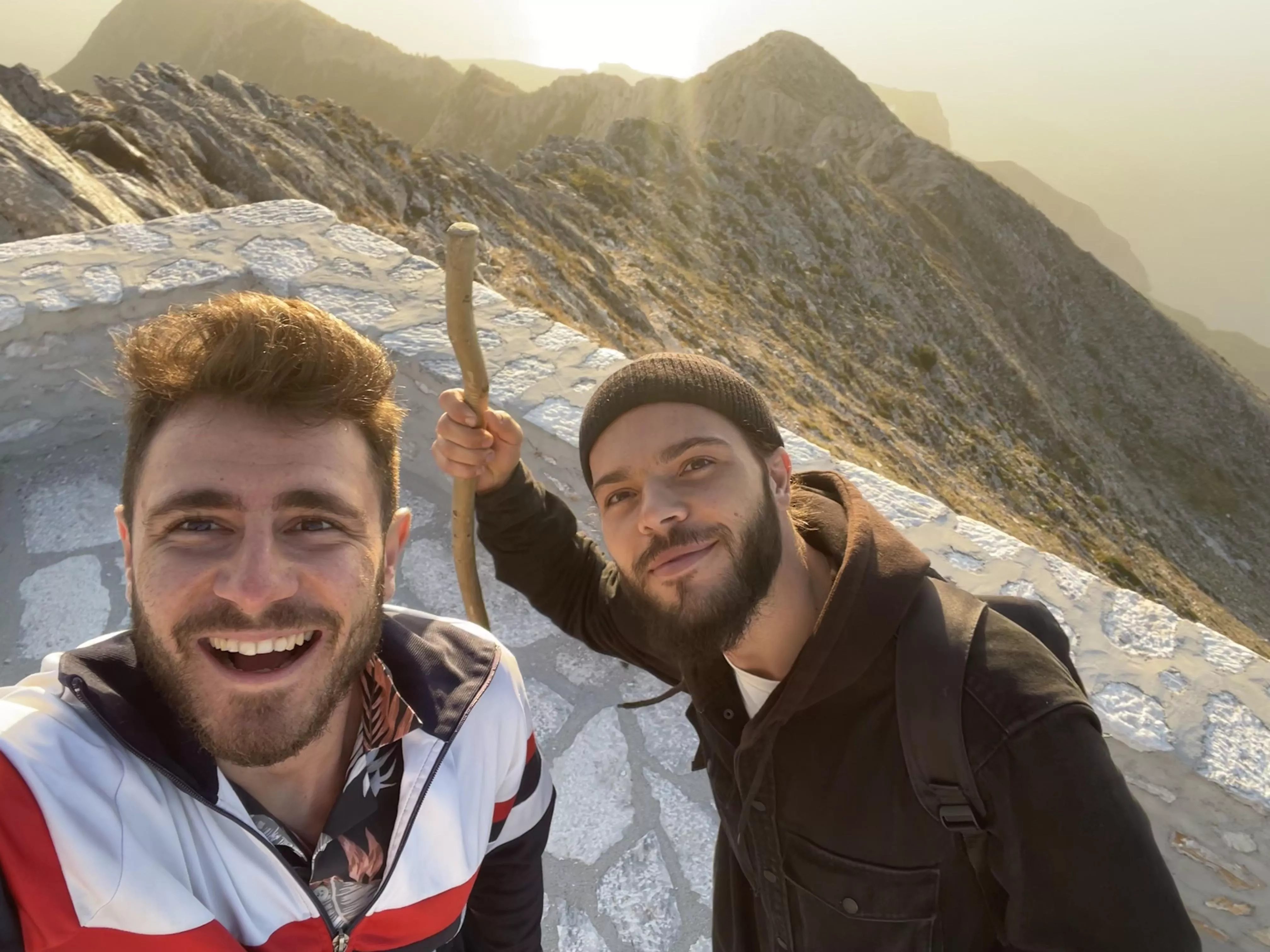 Smile as you climb the peaks 🙂🌞 .. (somewhere in Greece’s mountain) 🏔. When were you in the mountains last time? posted by pentasteron