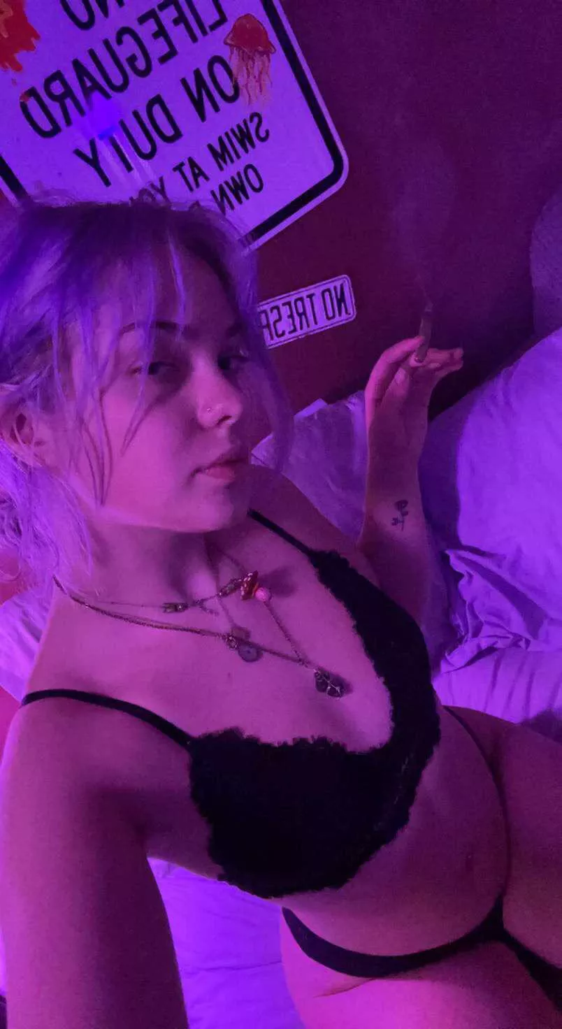 Smoke and fuck? posted by Akiraecchi