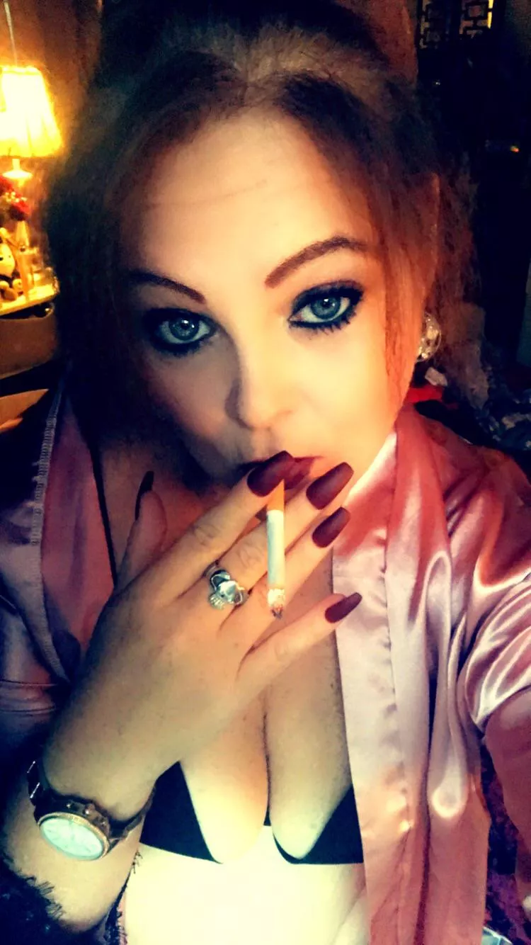 Smoke before bed. Sweet Dreams. 💋 posted by OceanEyez00