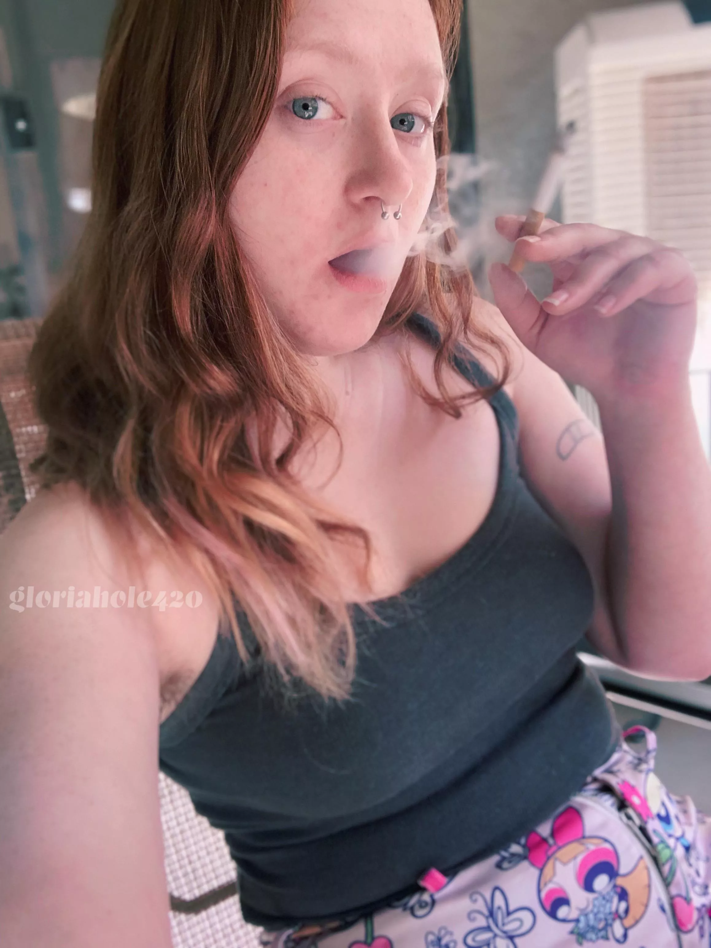 smoke break 🖤 posted by gloriahole420