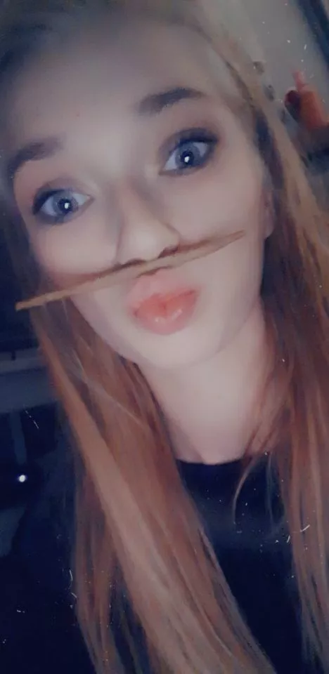 Smoke with me 💋💨🤍 posted by Beth-j-97