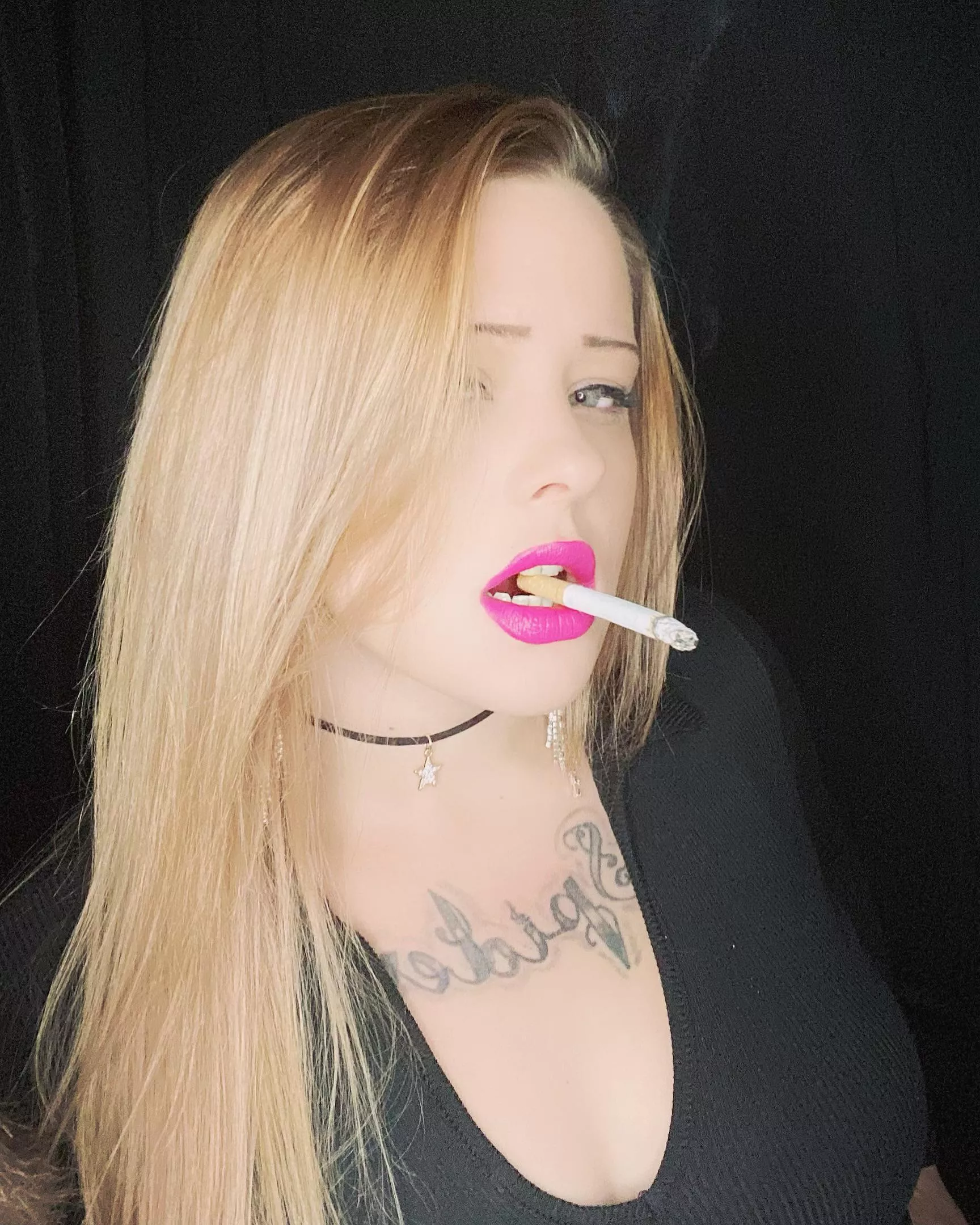 Smoking fetishes posted by Naughtynewport