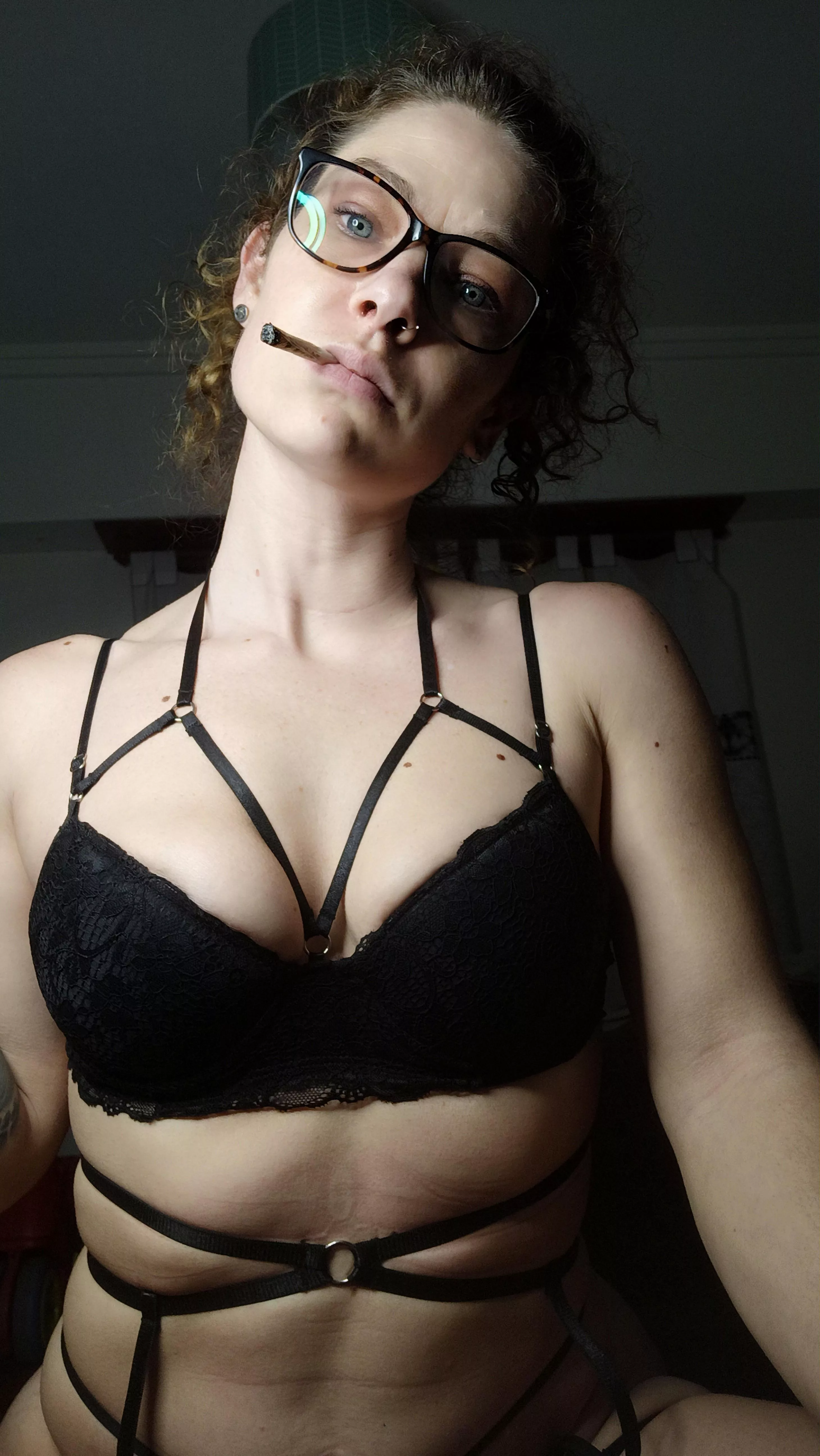 Smoking / taking some photos in lingerie / alone 🥺 not a good combination 😬 posted by ulacolooo69