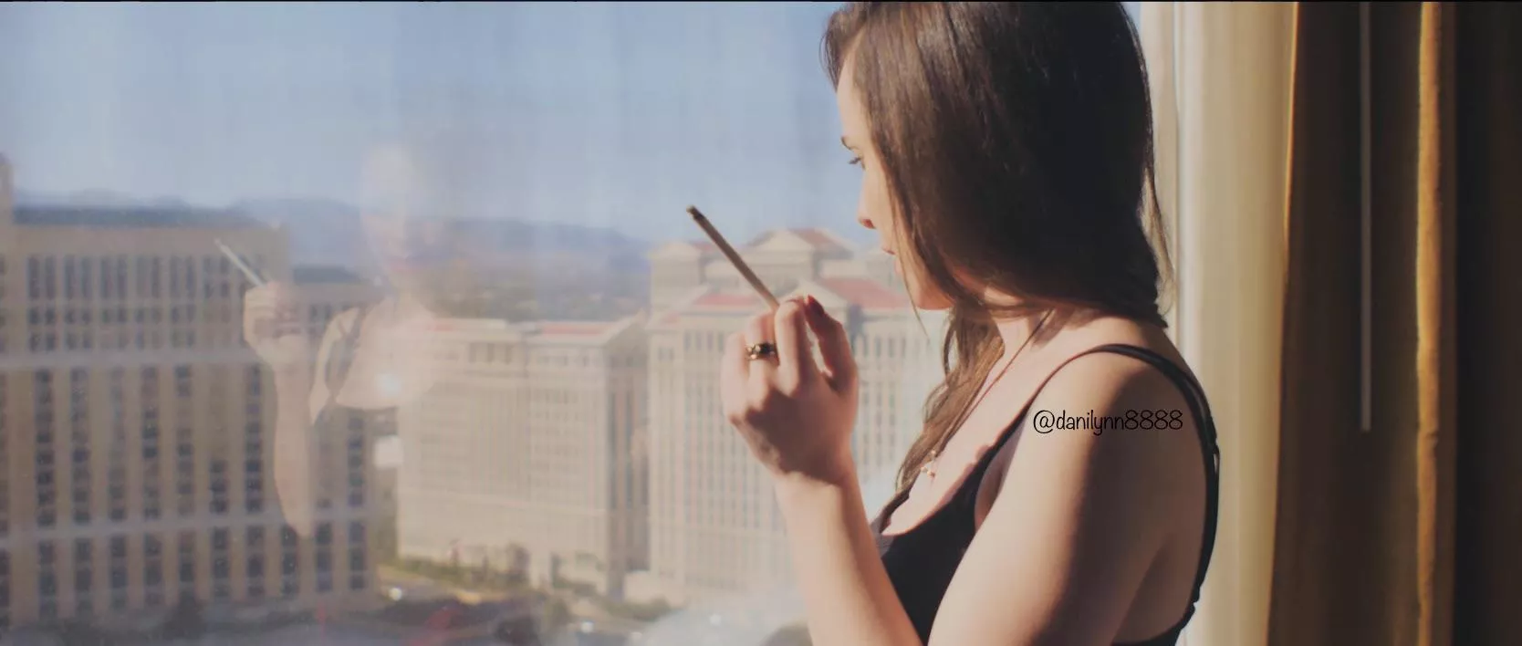 Smoking VS120’s in Vegas 🖤 Have a lovely Tuesday 😘💨💨💨 posted by DaniLynn8888