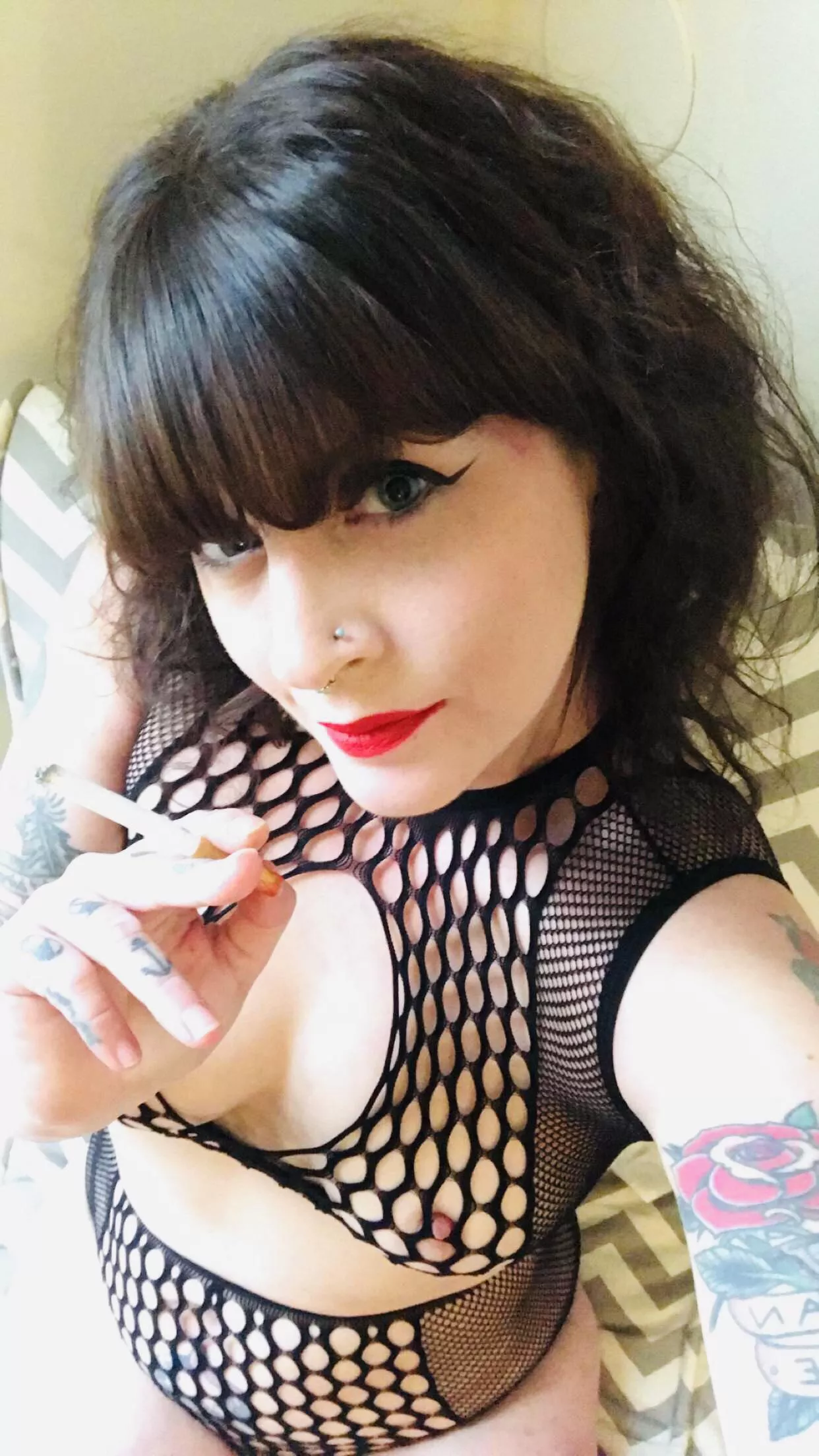 Smoking with bangs… any one else have a fetish for these? 😘 posted by KaleNegative227