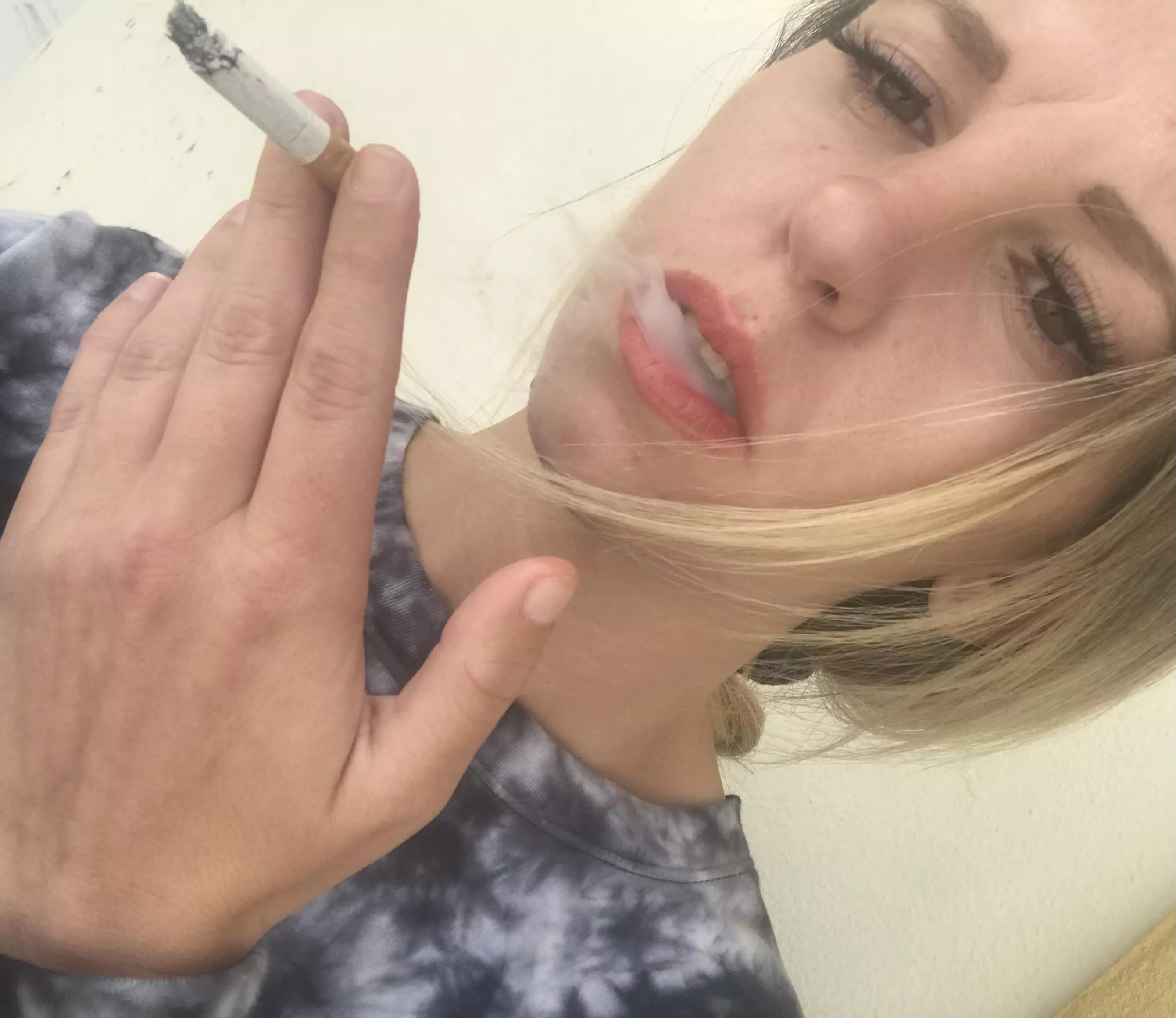 Smudged my lipstick having this smoke posted by PantiePrincess300