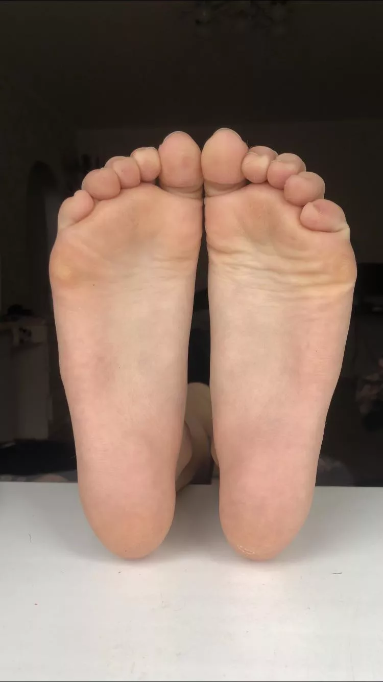 Sniff my perfect soles and suck my toes, footboy🤤 posted by ArtisticAd214