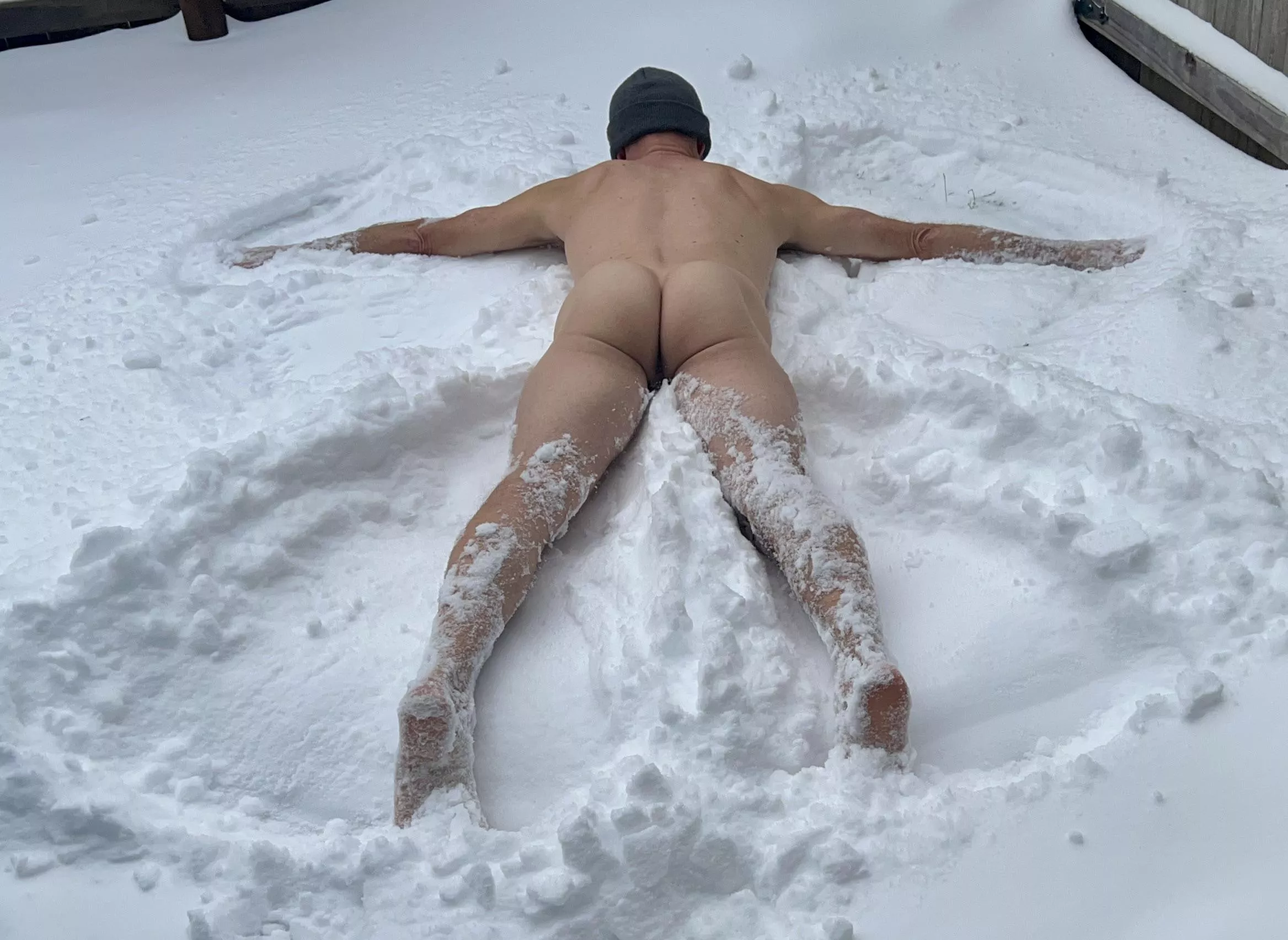 Snow devil. It’s like a snow angel except face-down. Because ❄️🍆🤏🥶 posted by SuperM77