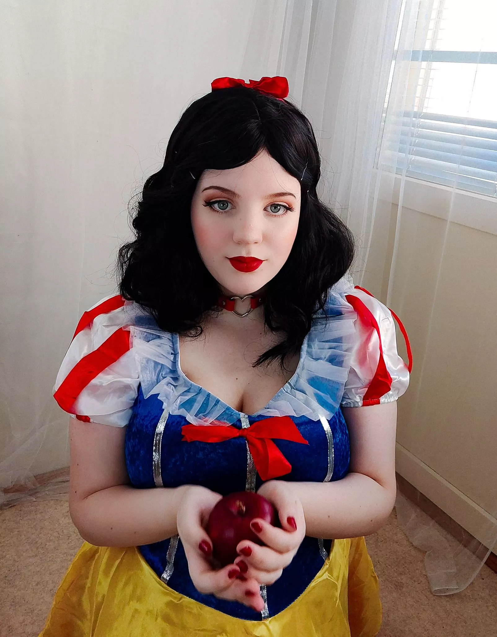 Snow White by Camilisious posted by camilisious