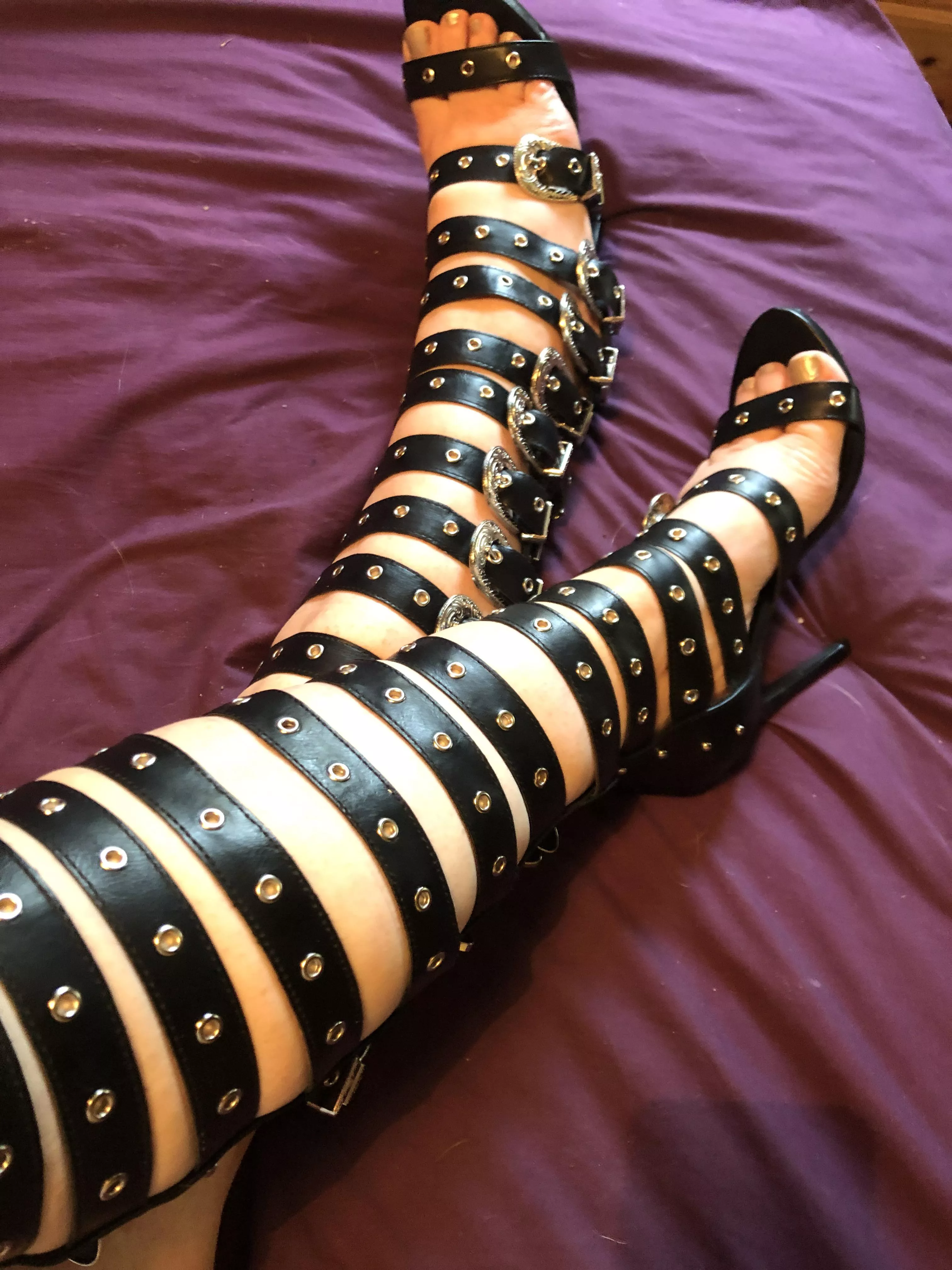 So I have a friend who likes to buy me heels . Here’s my newest pair posted by Minesaginandtonic