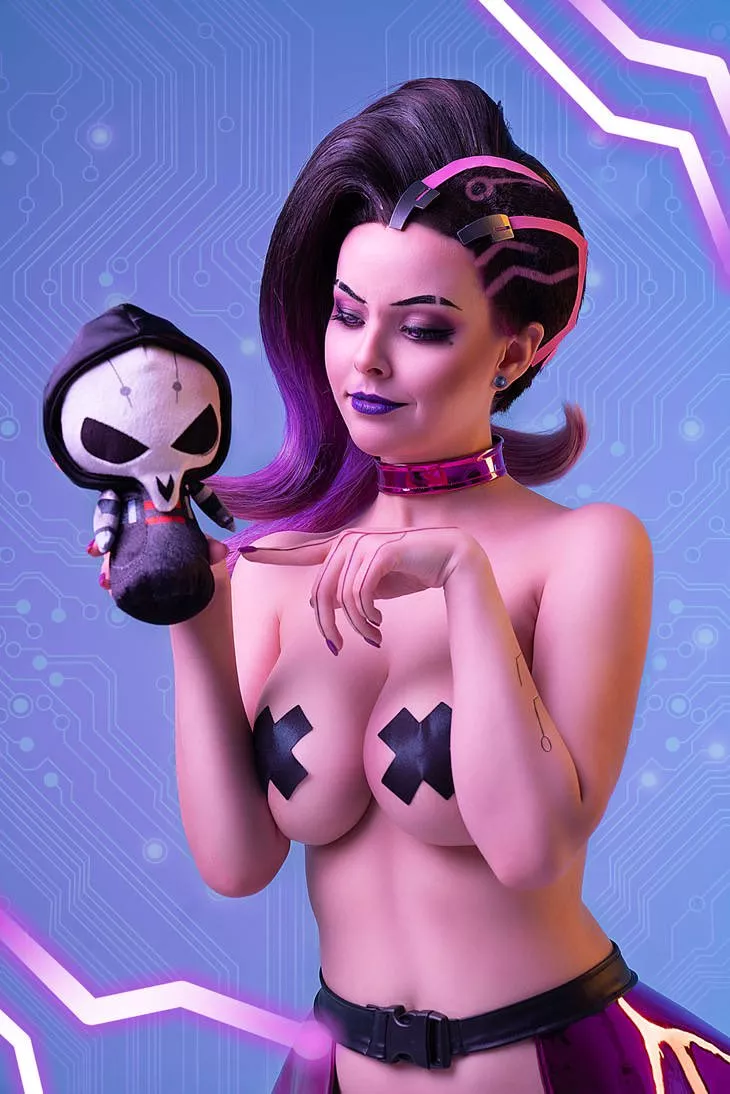 Sombra by Helly Valentine posted by HellyValentine