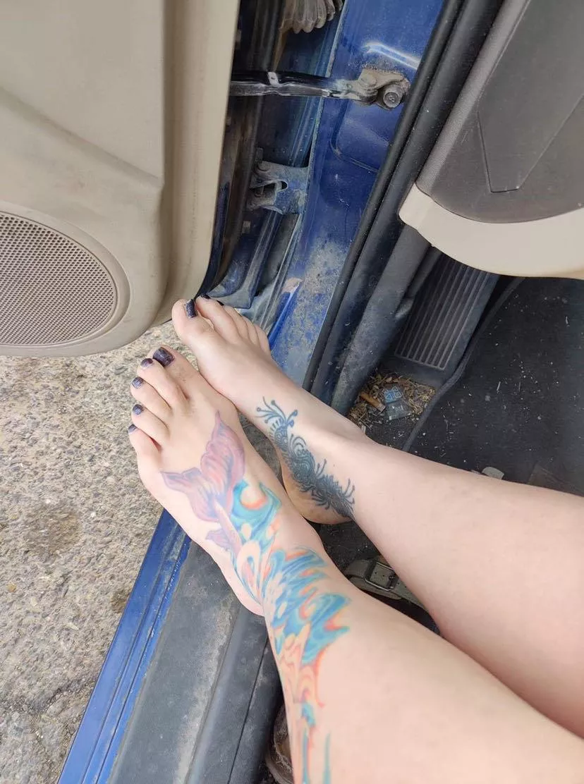 Some dirty barefoot fun driving the Jeep posted by Boujeeeebug