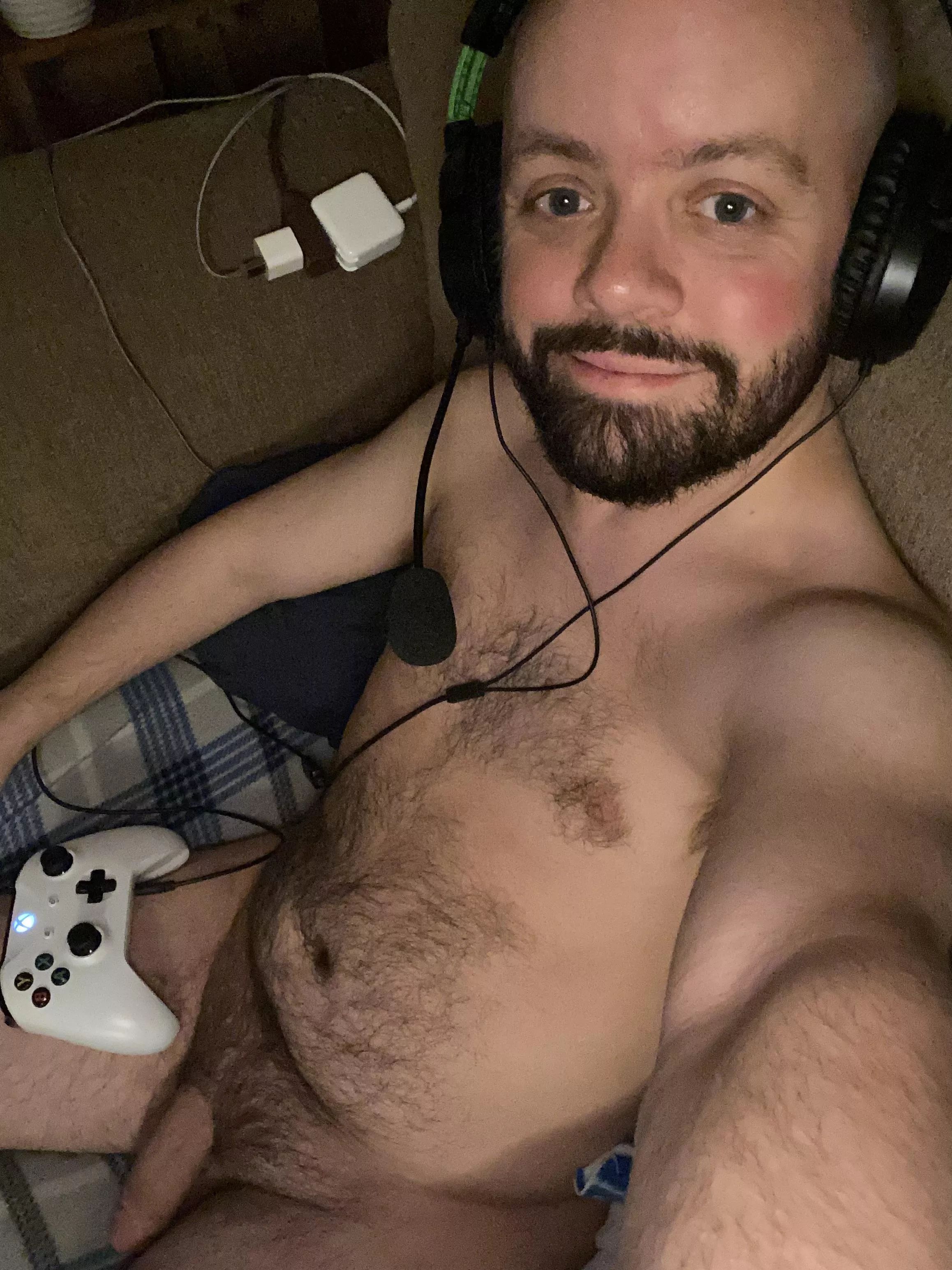 Some nude gaming to start the weekend posted by Right_Pilot