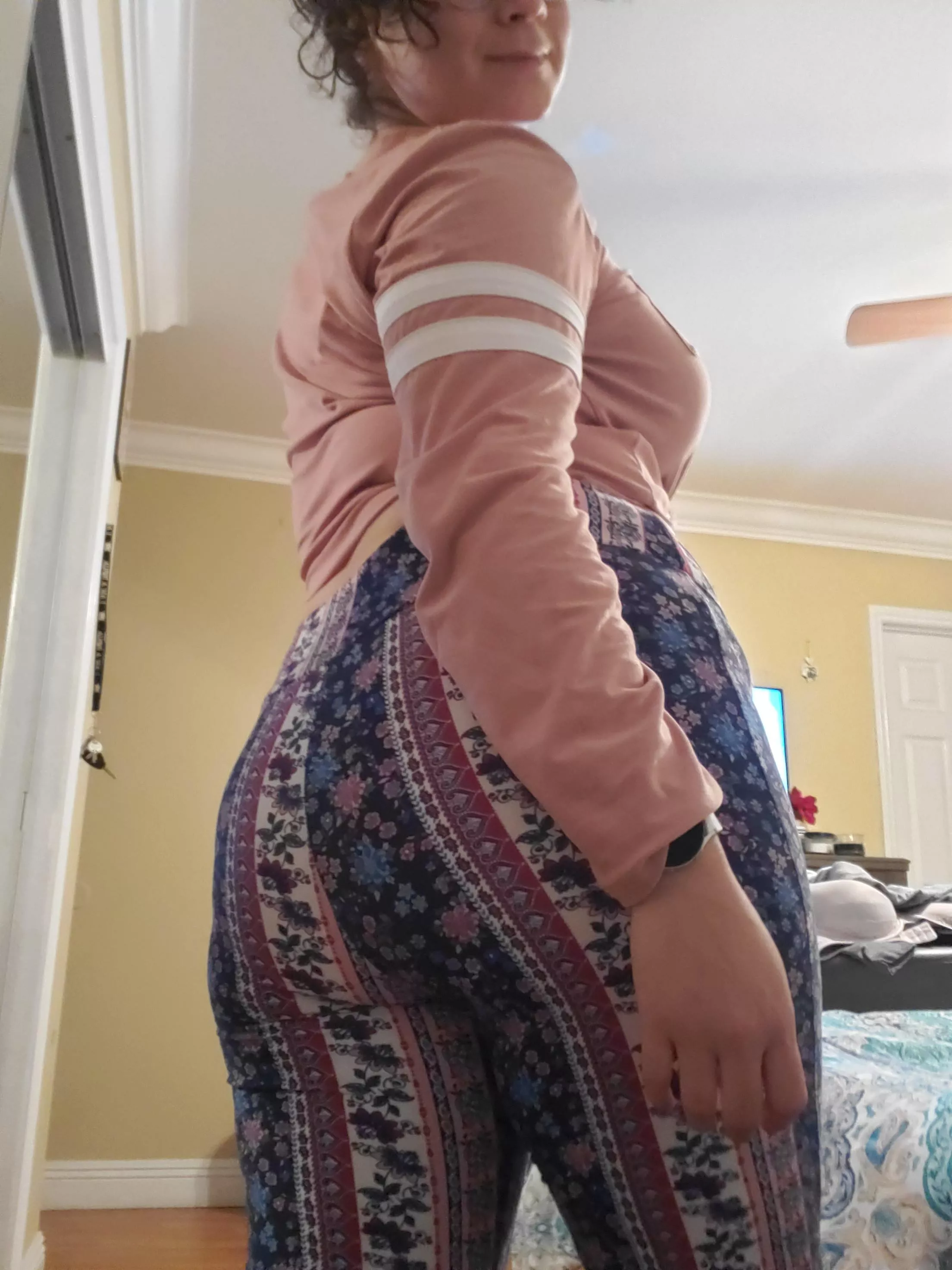 Some thick butt for you ❣️ posted by Curlygirly95